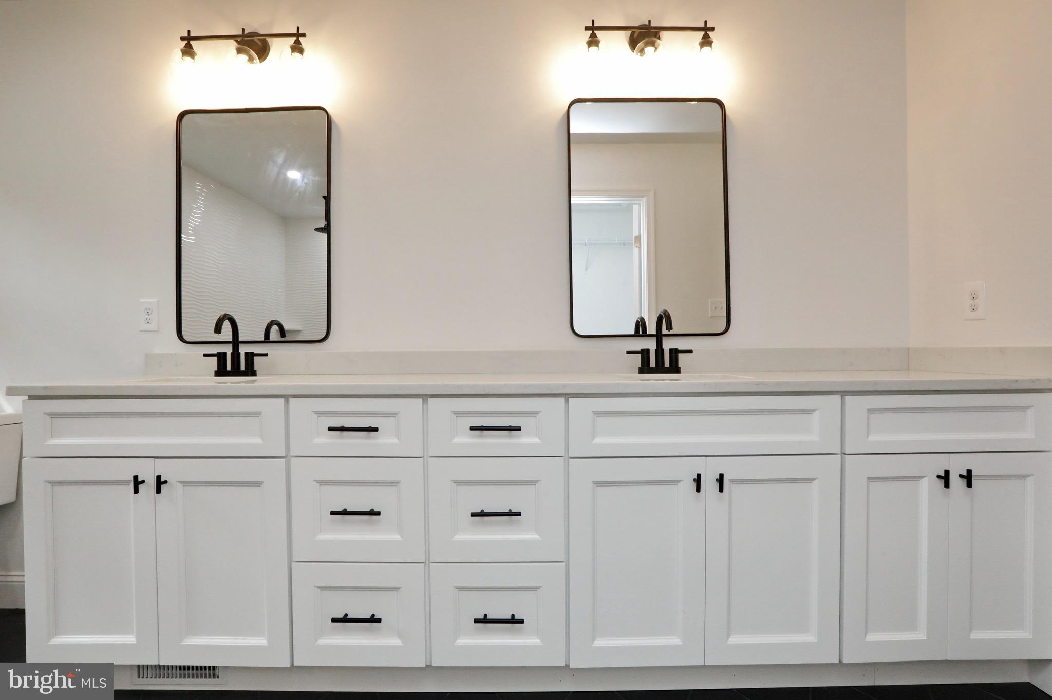 ROLLING HILLS - Residential