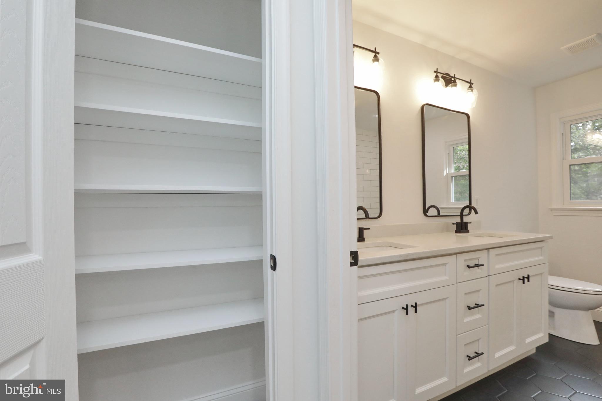 ROLLING HILLS - Residential