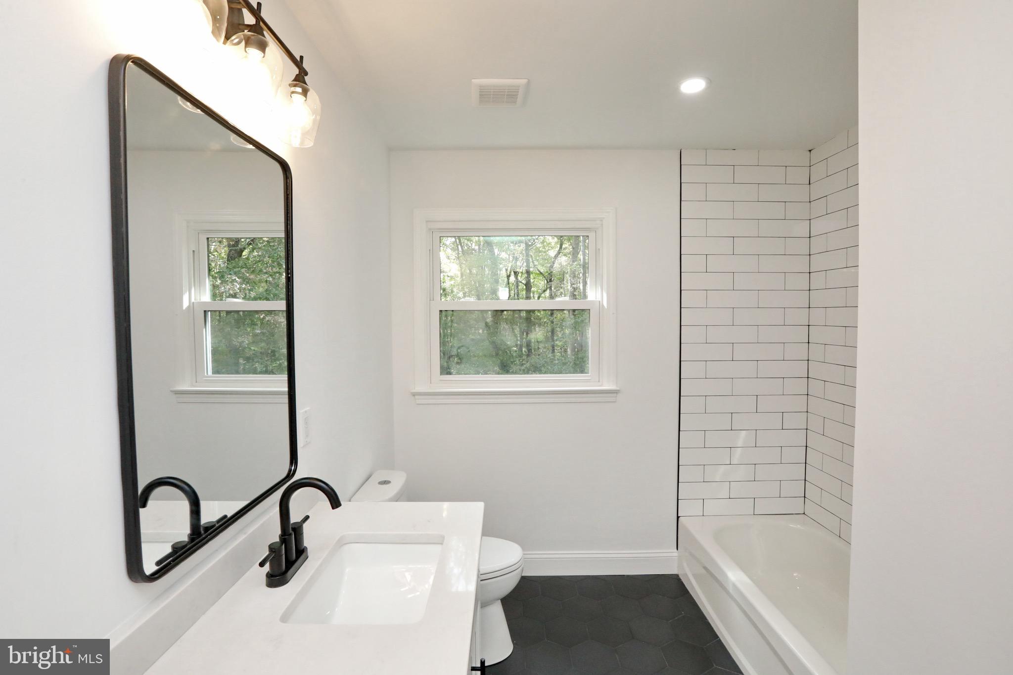 ROLLING HILLS - Residential