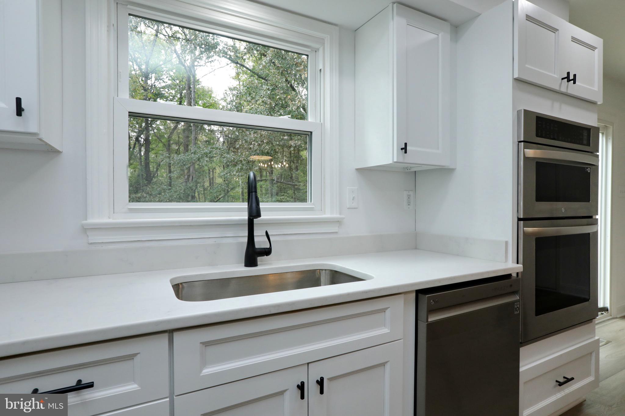 ROLLING HILLS - Residential