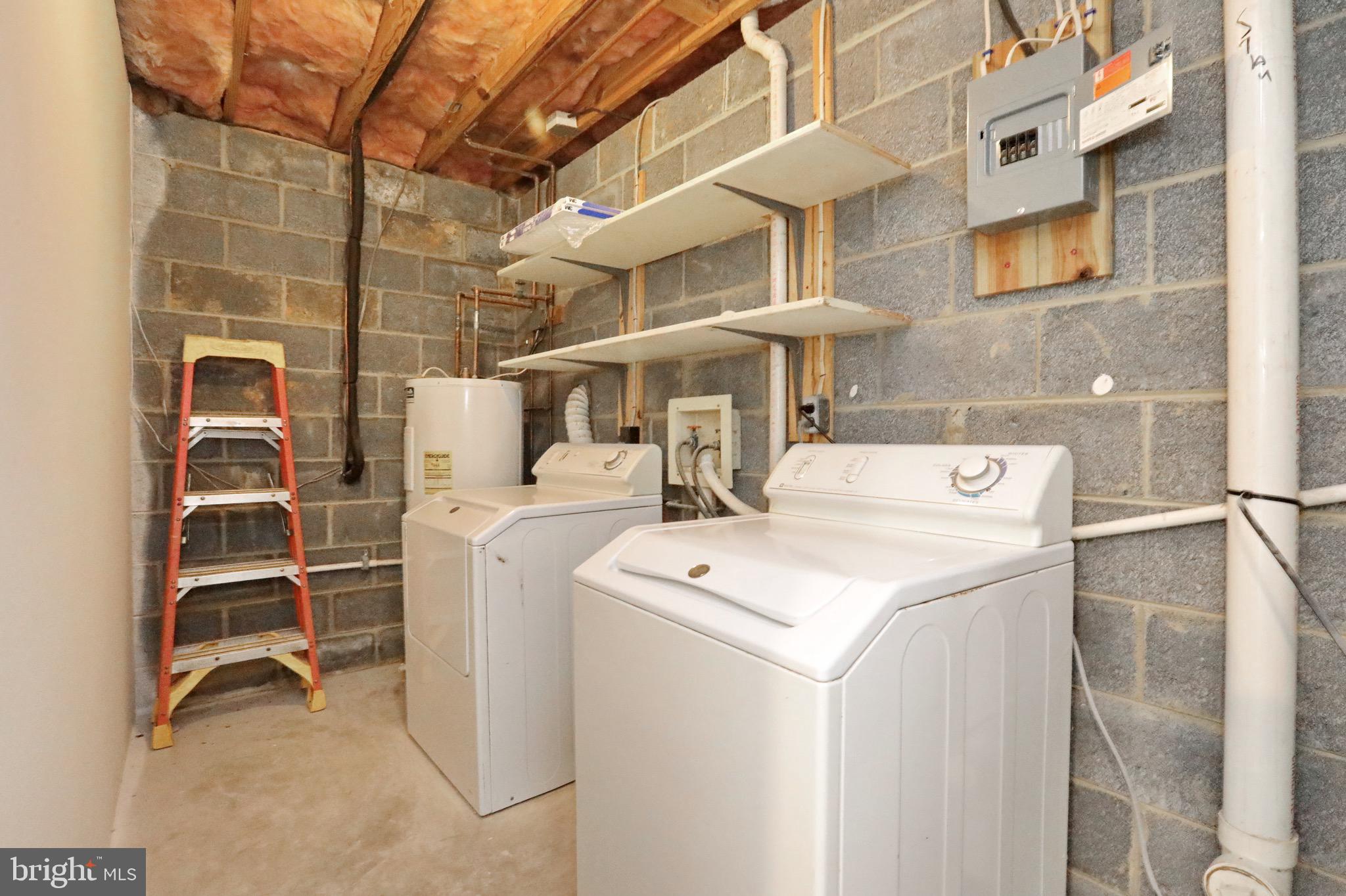 ROLLING HILLS - Residential