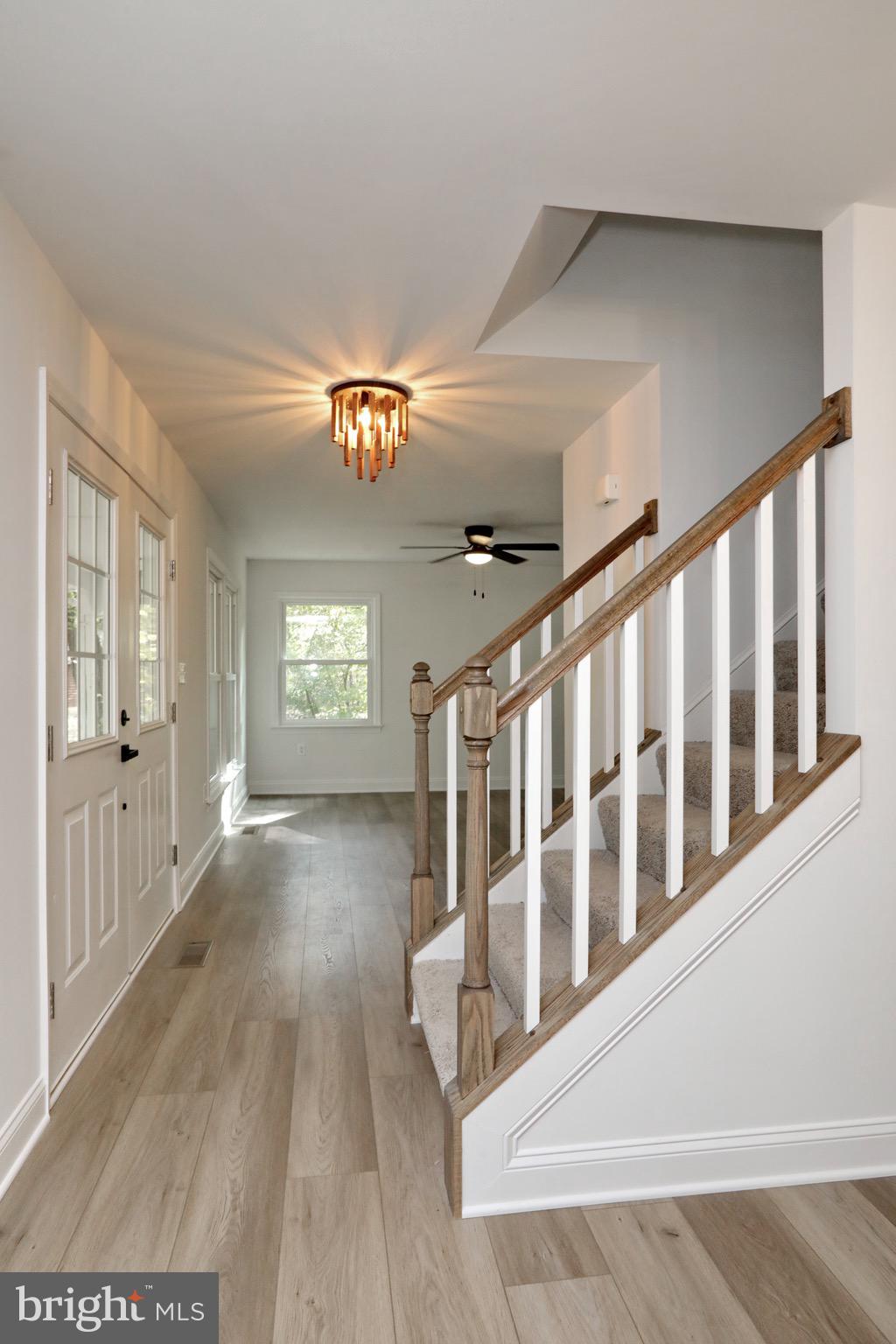 ROLLING HILLS - Residential