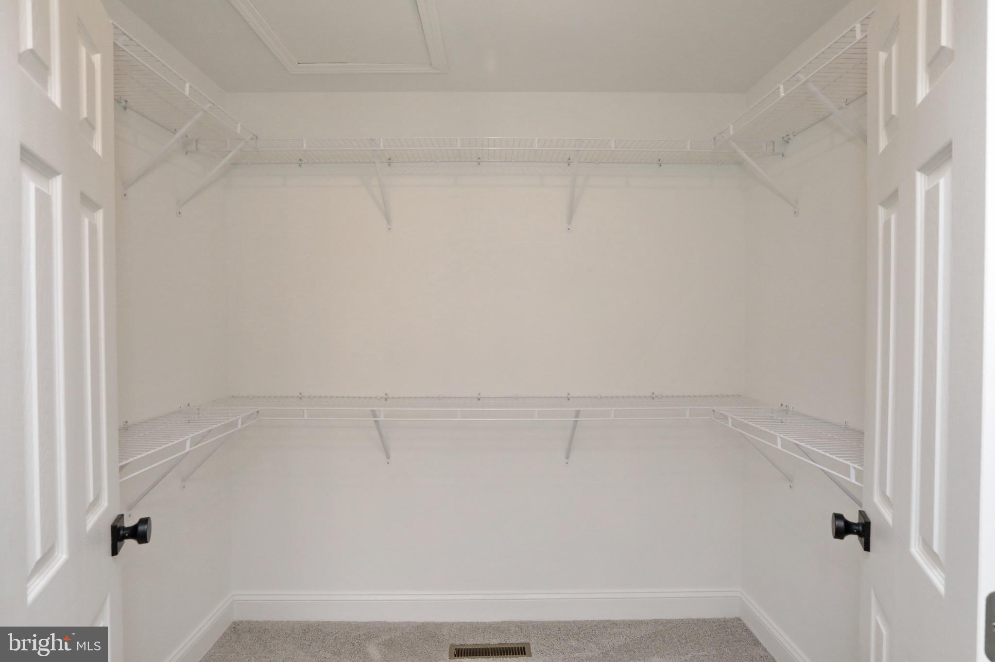 ROLLING HILLS - Residential