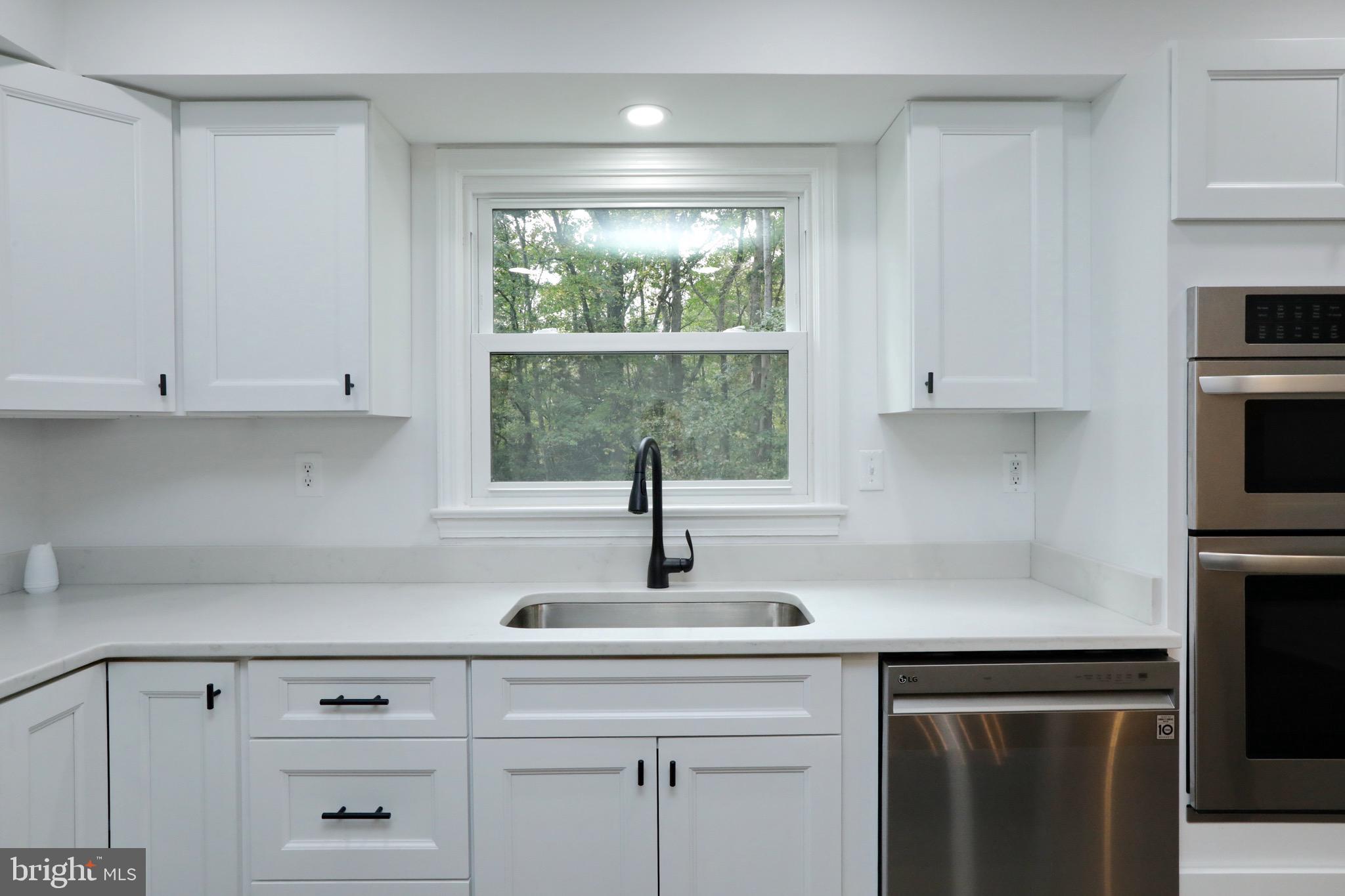 ROLLING HILLS - Residential