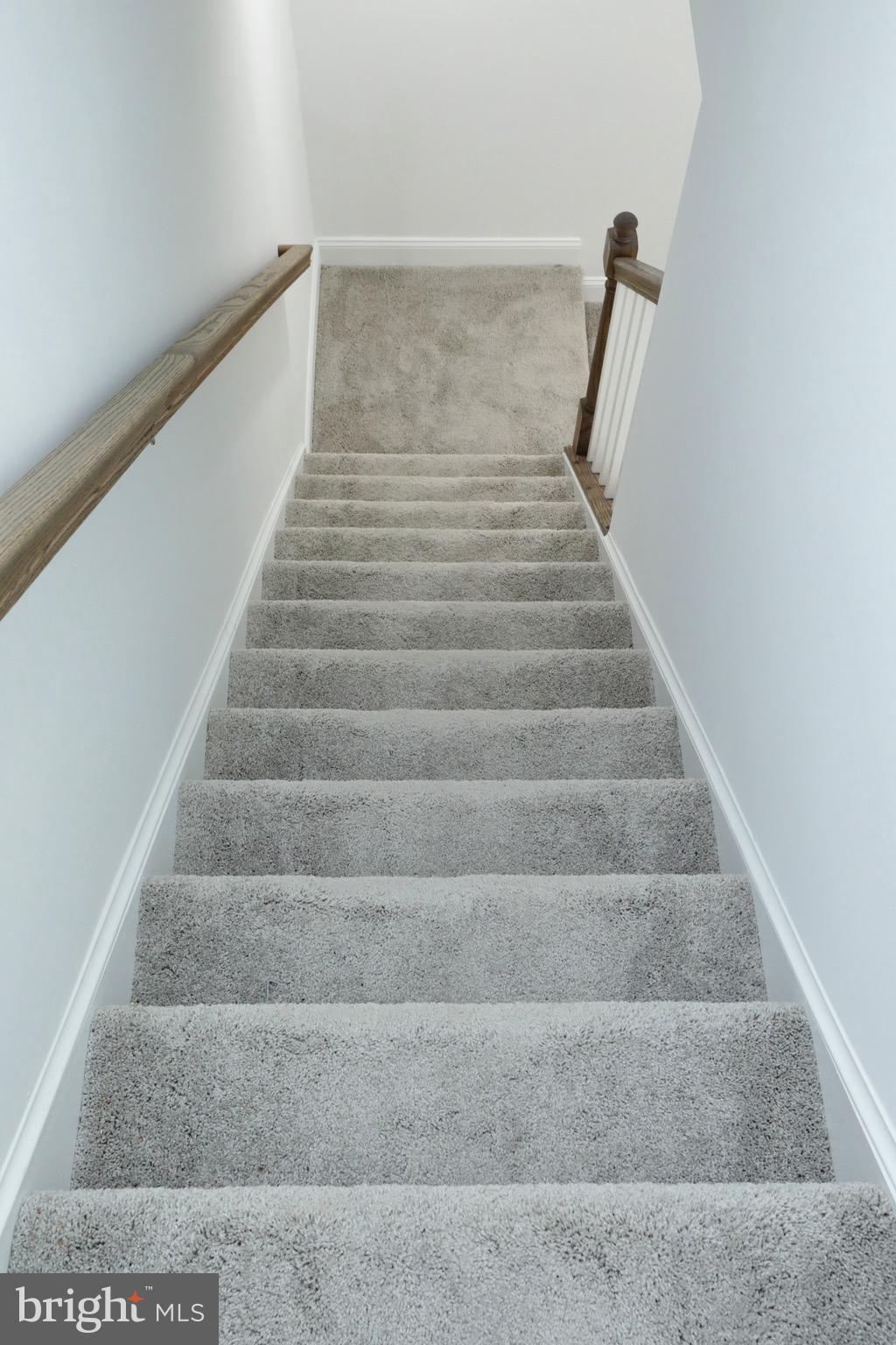 ROLLING HILLS - Residential