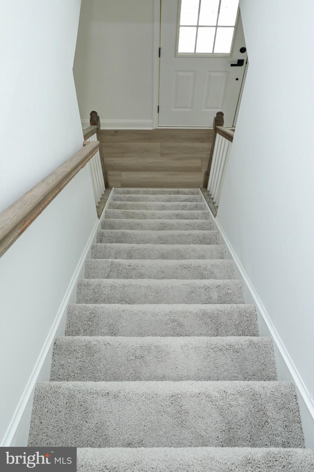 ROLLING HILLS - Residential