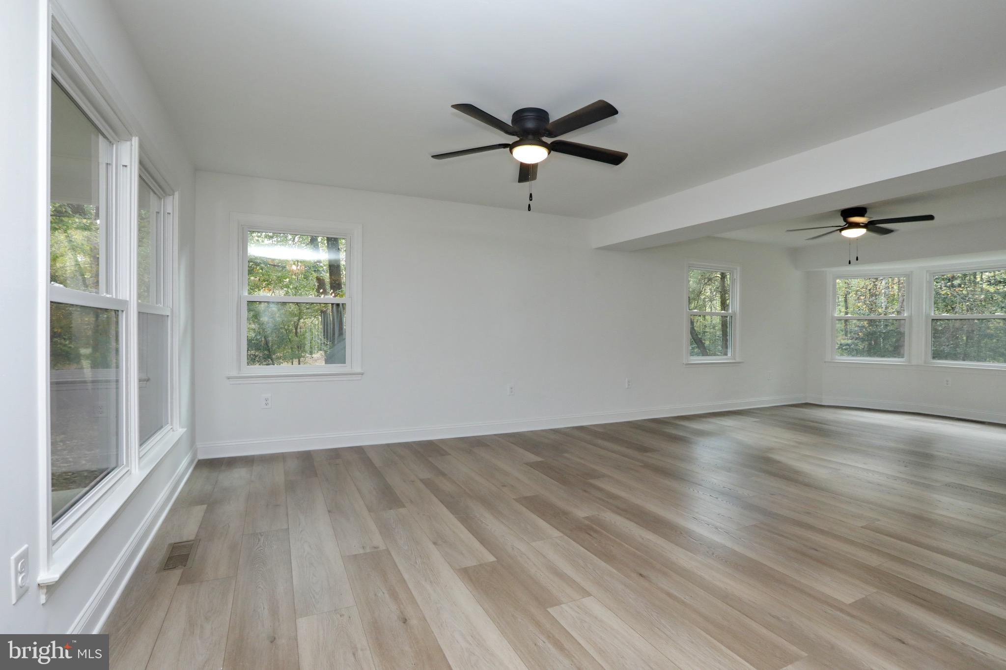 ROLLING HILLS - Residential