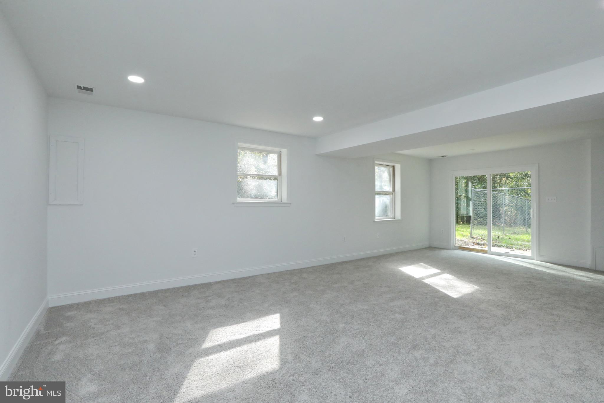 ROLLING HILLS - Residential