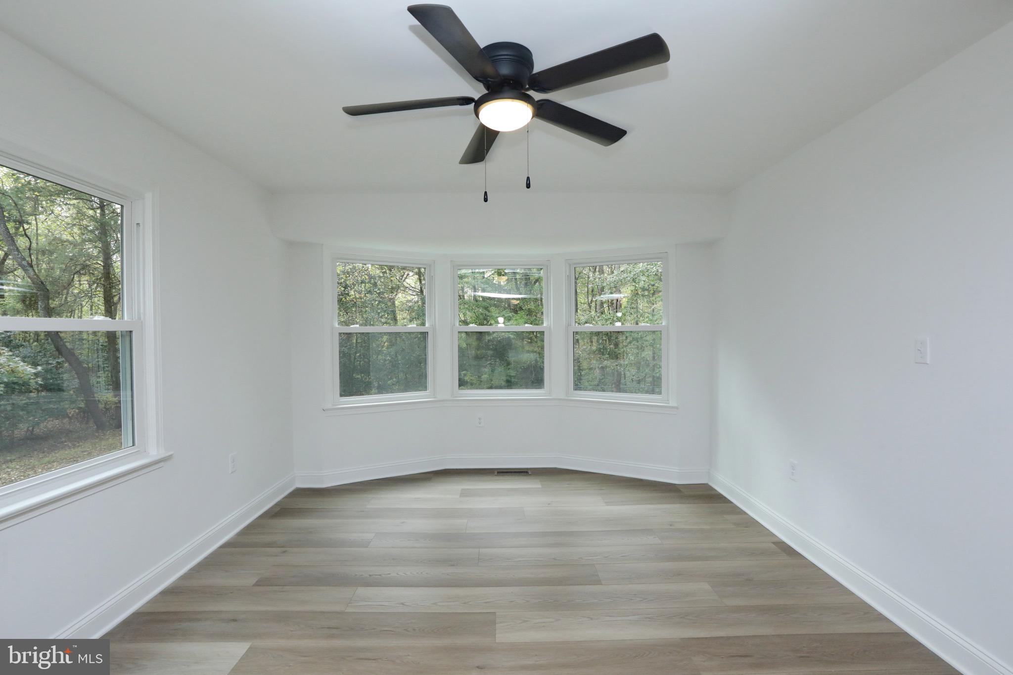 ROLLING HILLS - Residential