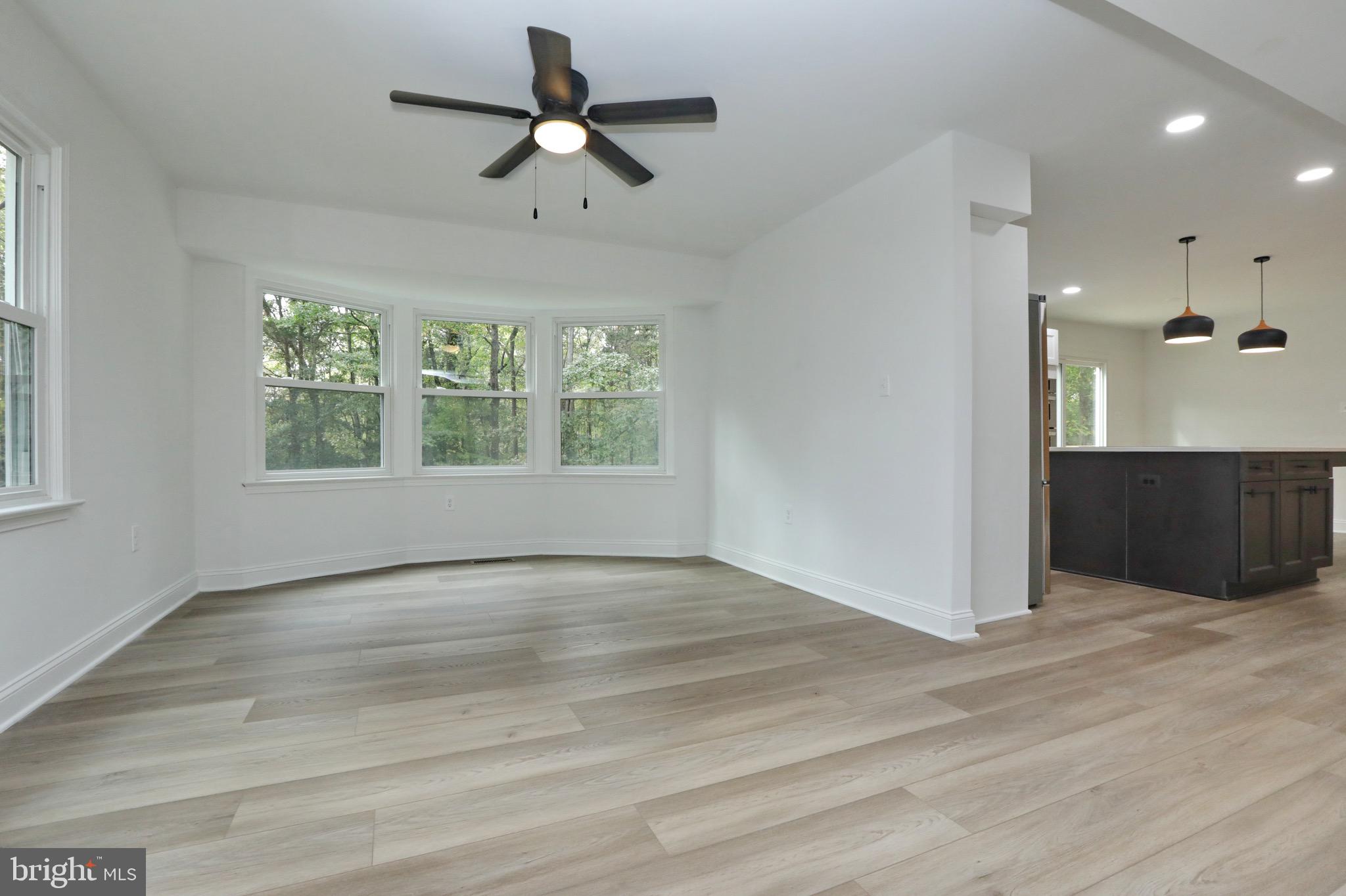 ROLLING HILLS - Residential