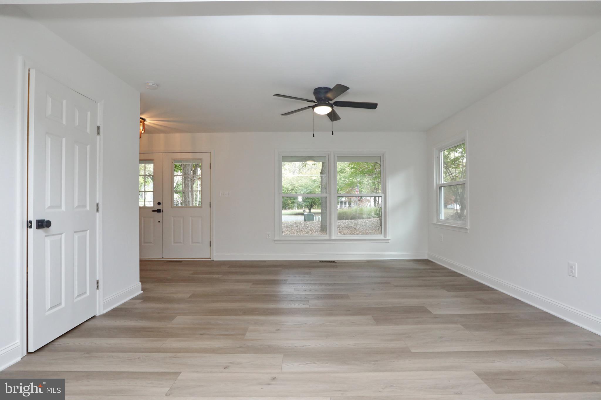 ROLLING HILLS - Residential