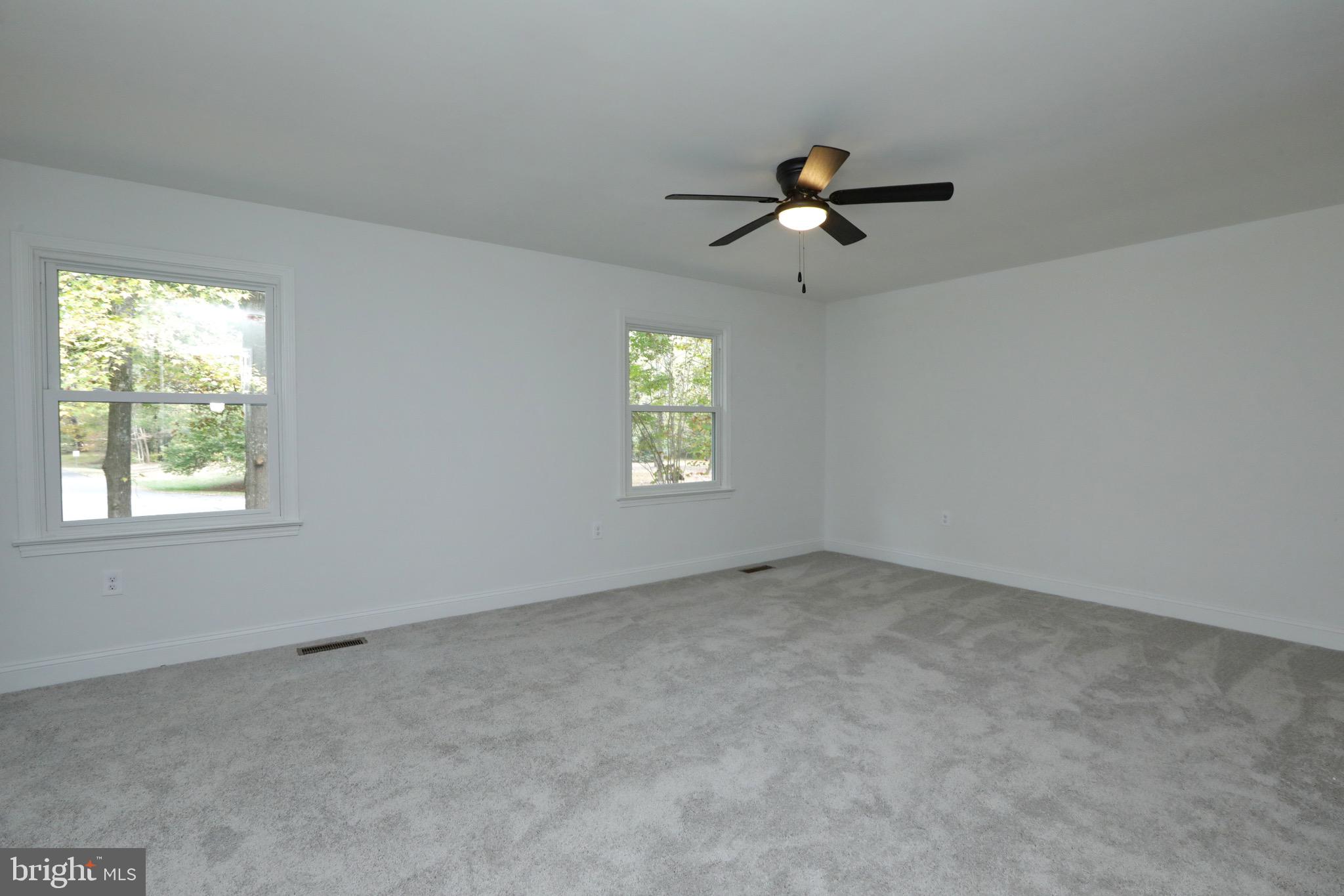 ROLLING HILLS - Residential