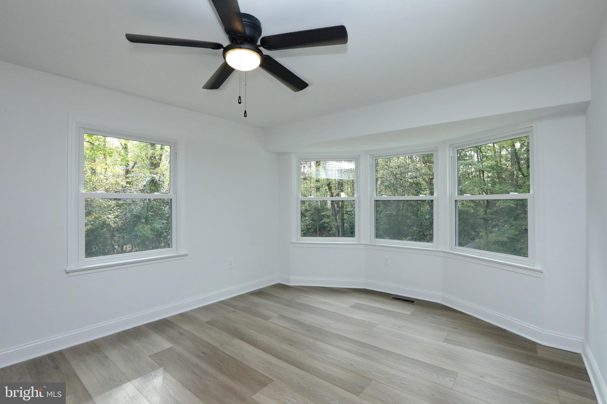 ROLLING HILLS - Residential