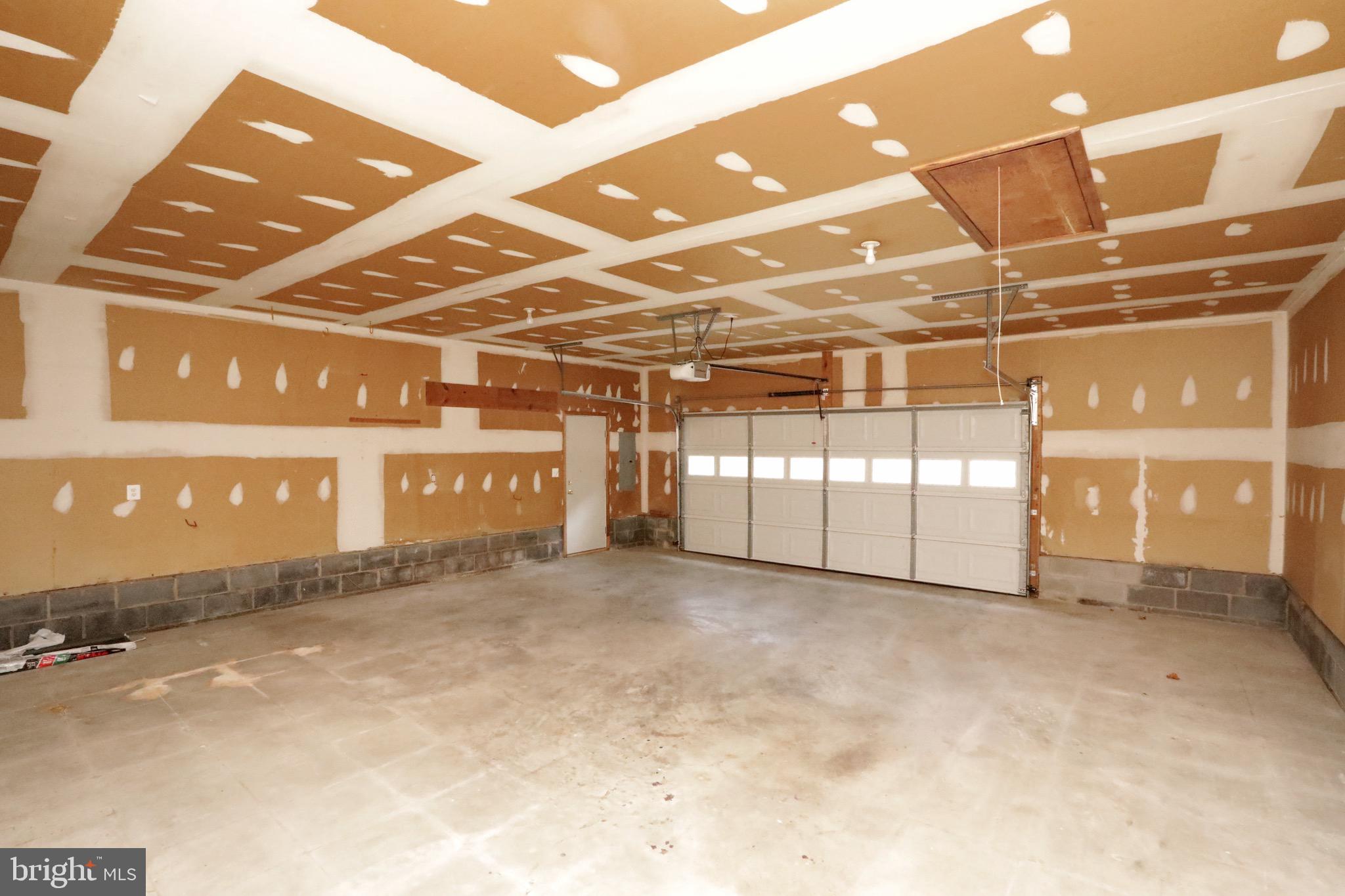 ROLLING HILLS - Residential