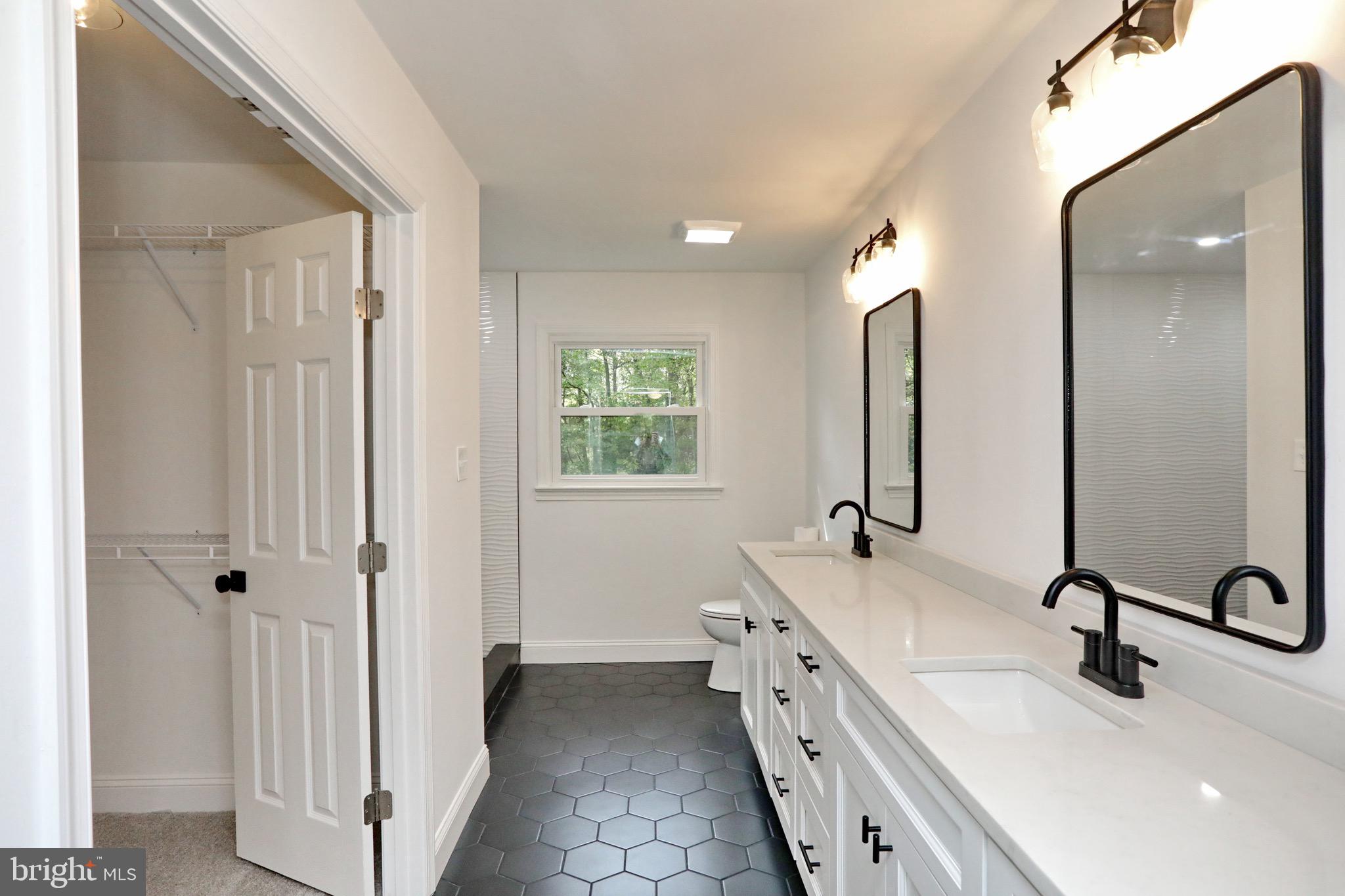 ROLLING HILLS - Residential