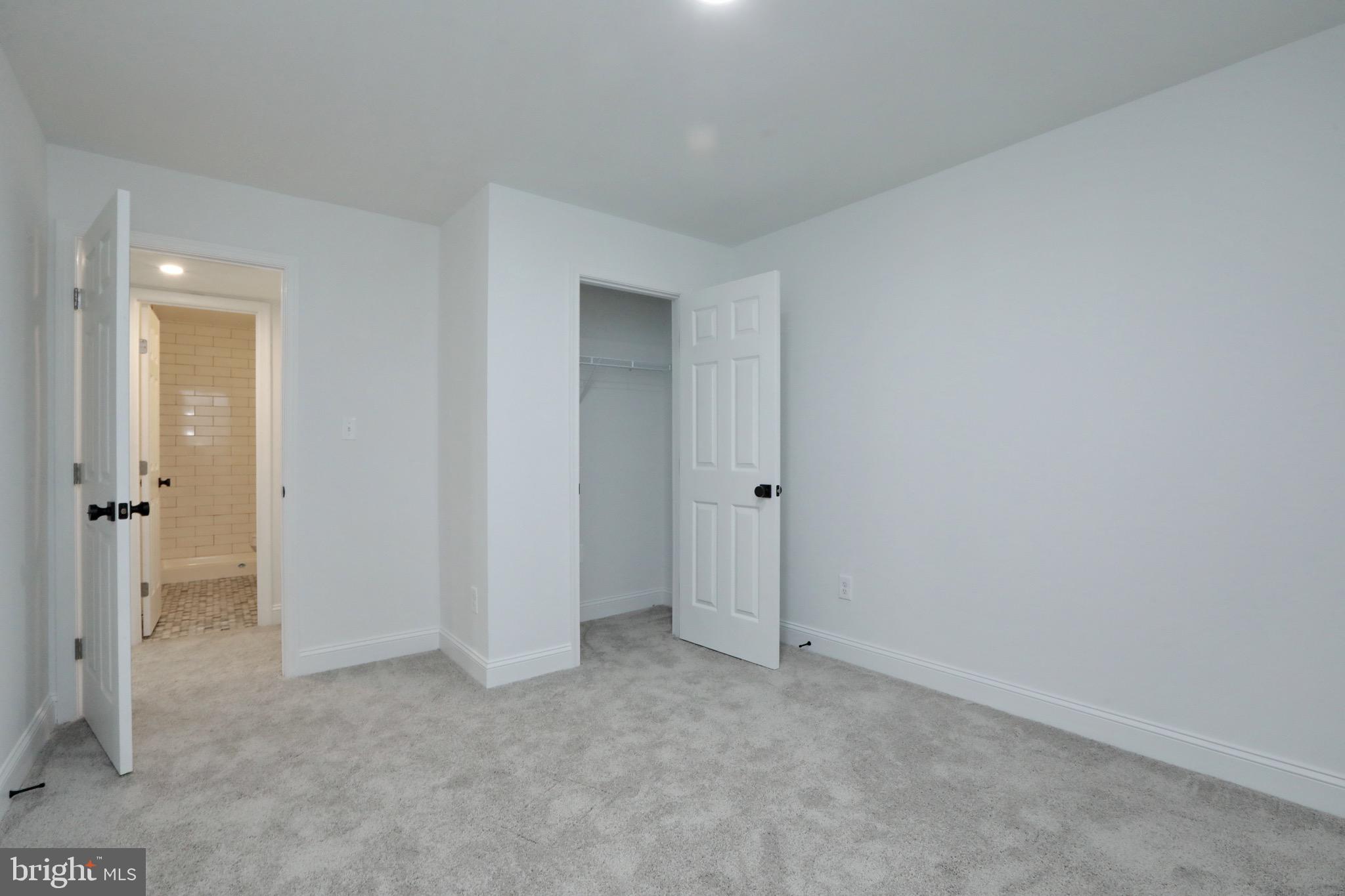 ROLLING HILLS - Residential