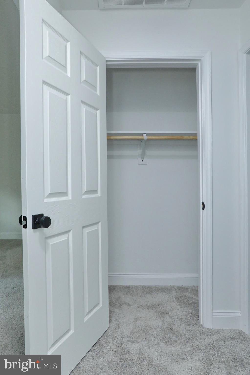 ROLLING HILLS - Residential