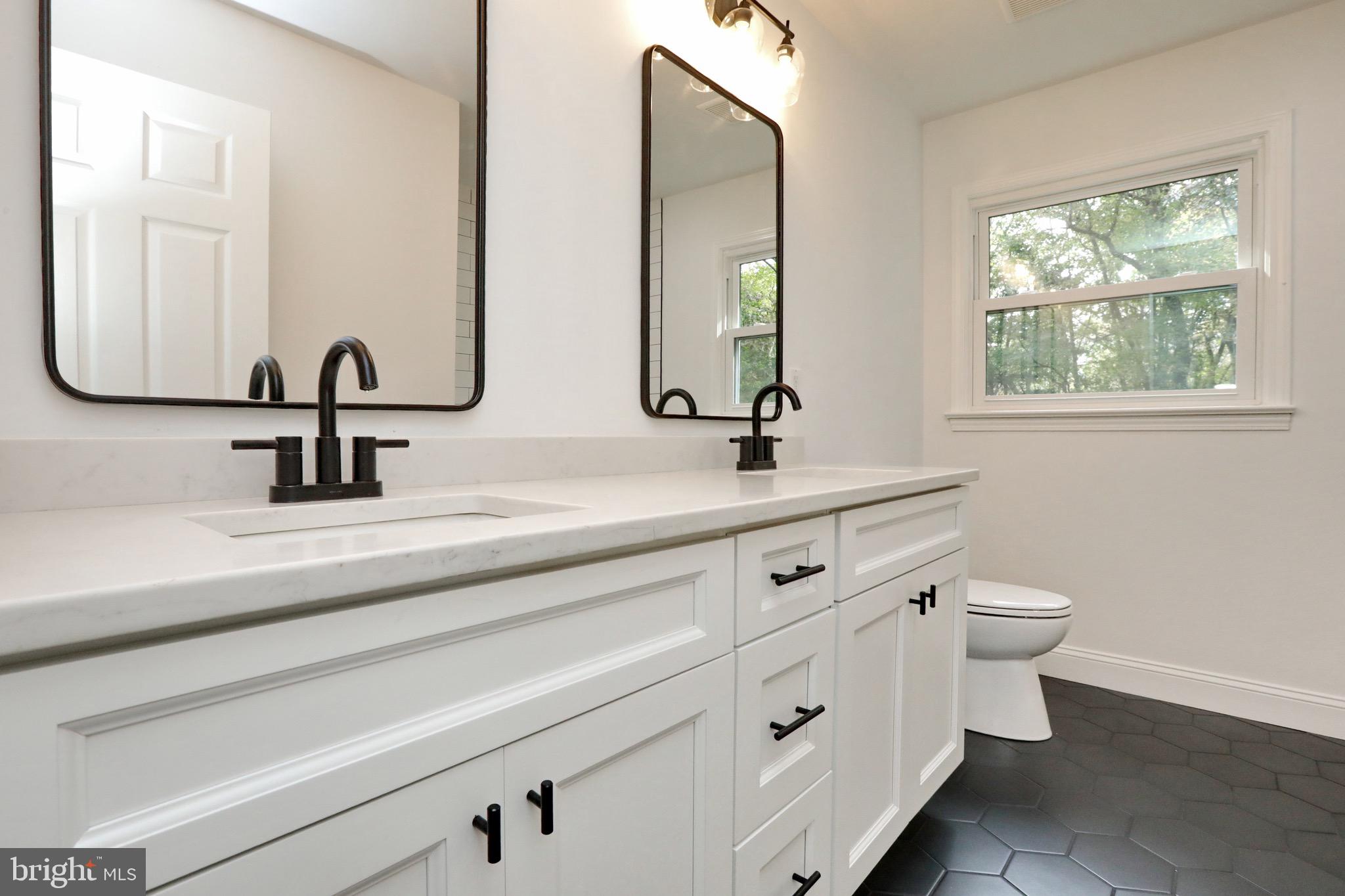 ROLLING HILLS - Residential