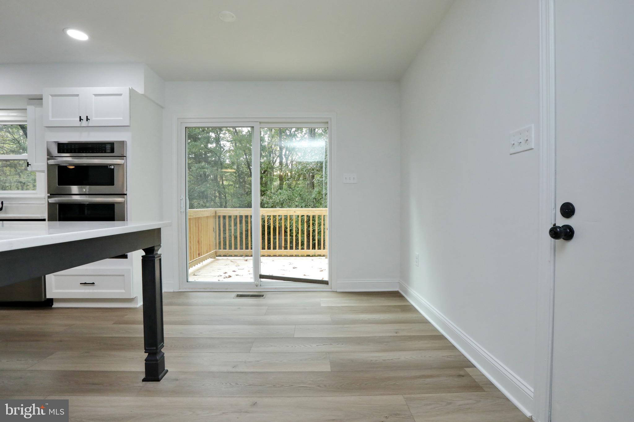 ROLLING HILLS - Residential