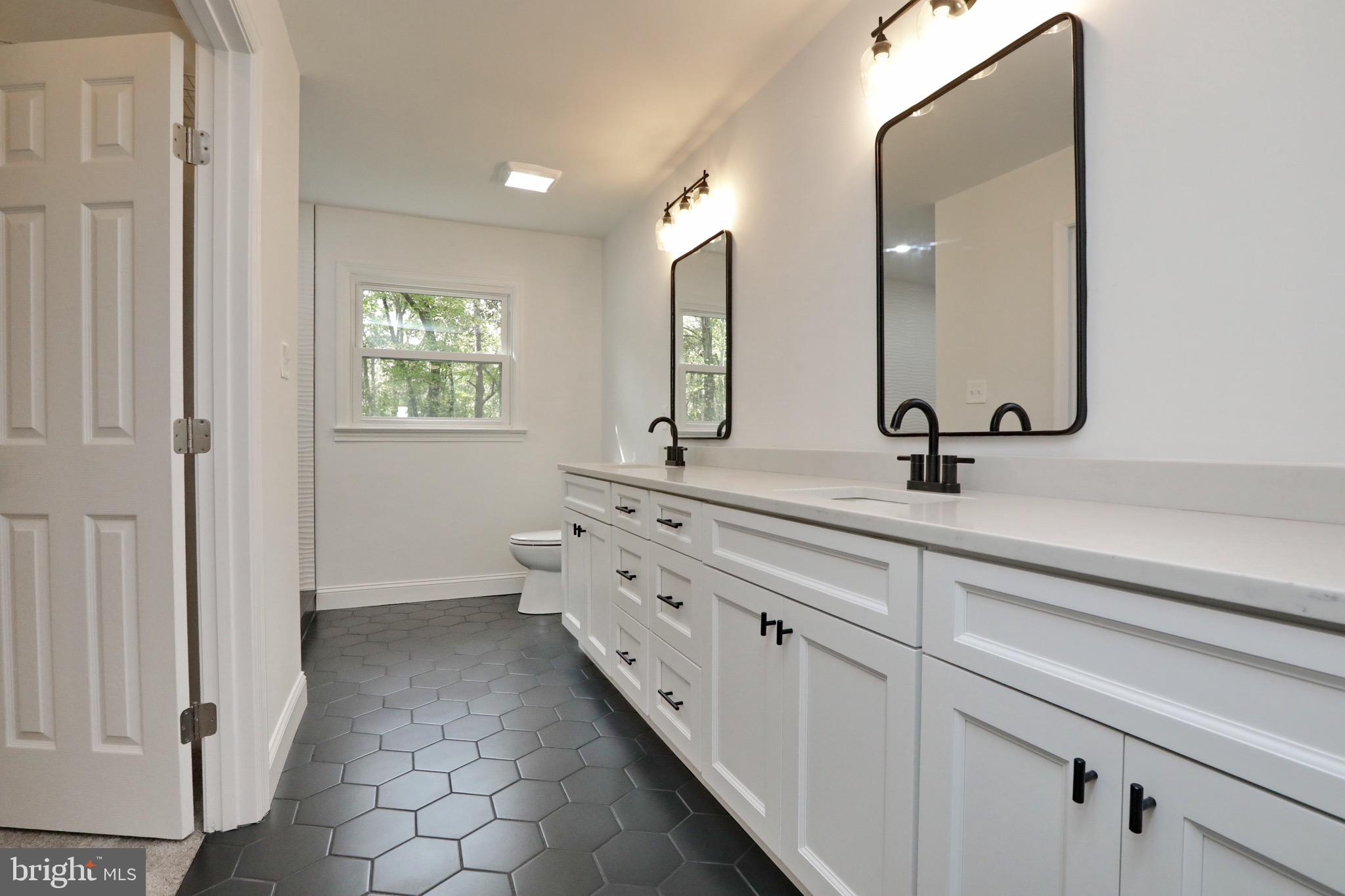 ROLLING HILLS - Residential