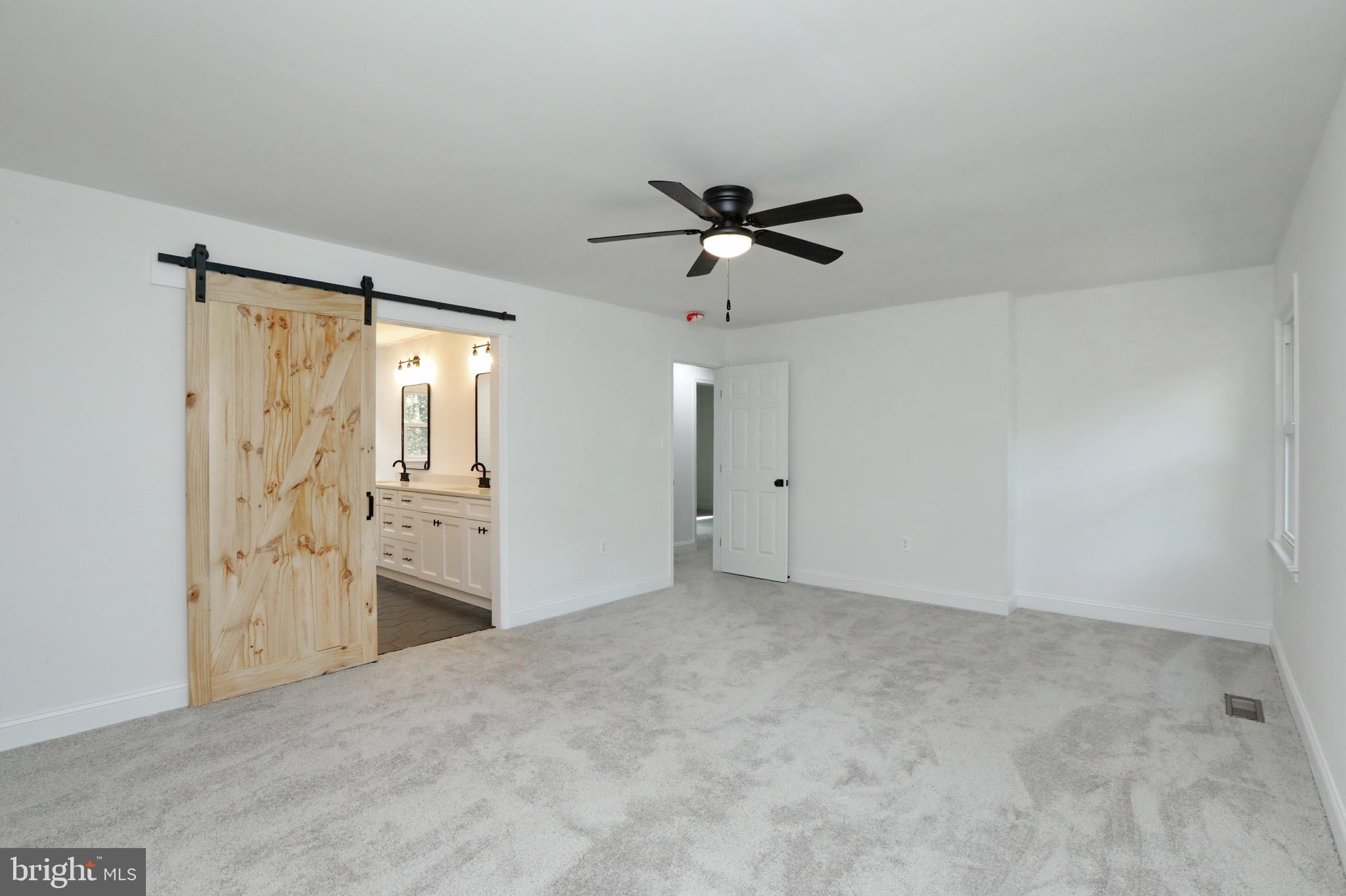 ROLLING HILLS - Residential