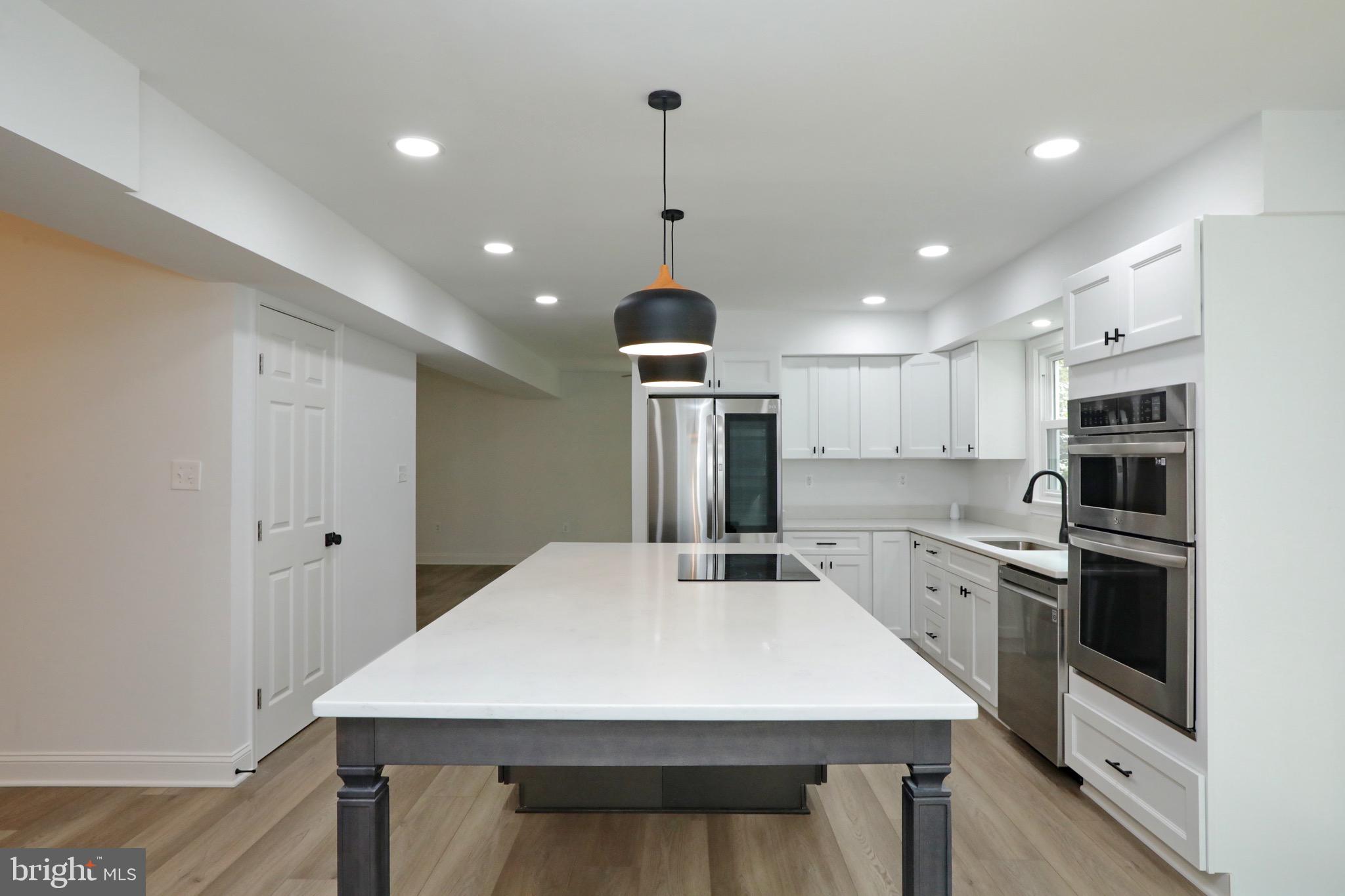 ROLLING HILLS - Residential