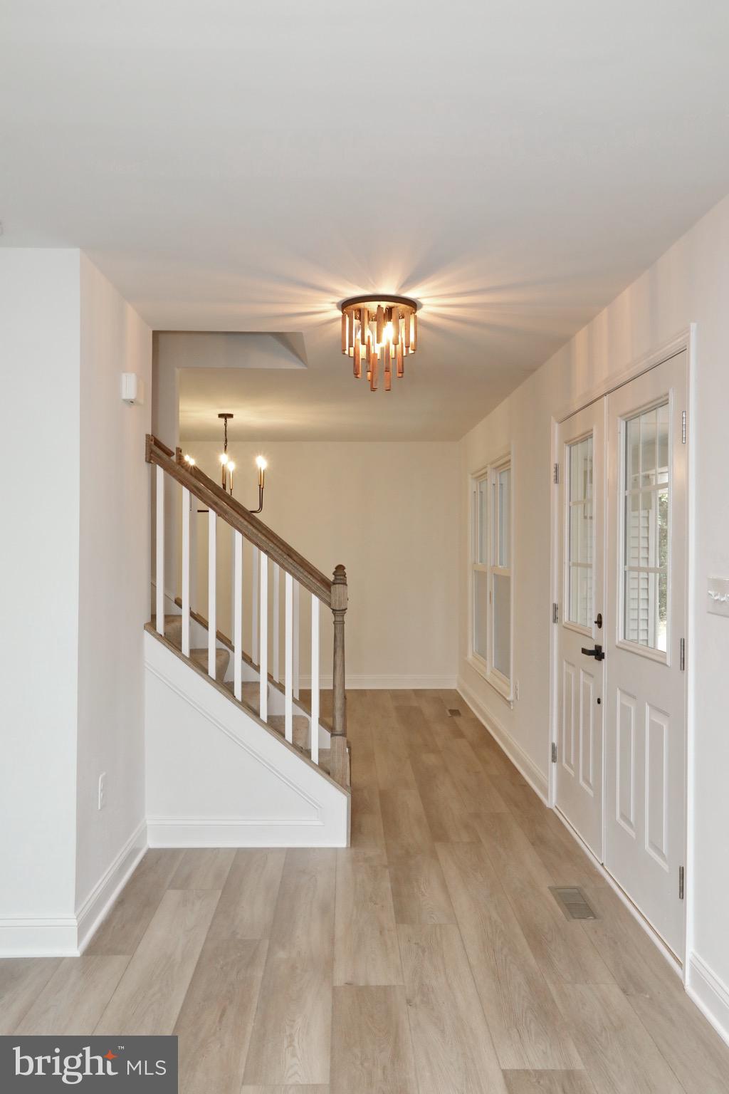 ROLLING HILLS - Residential