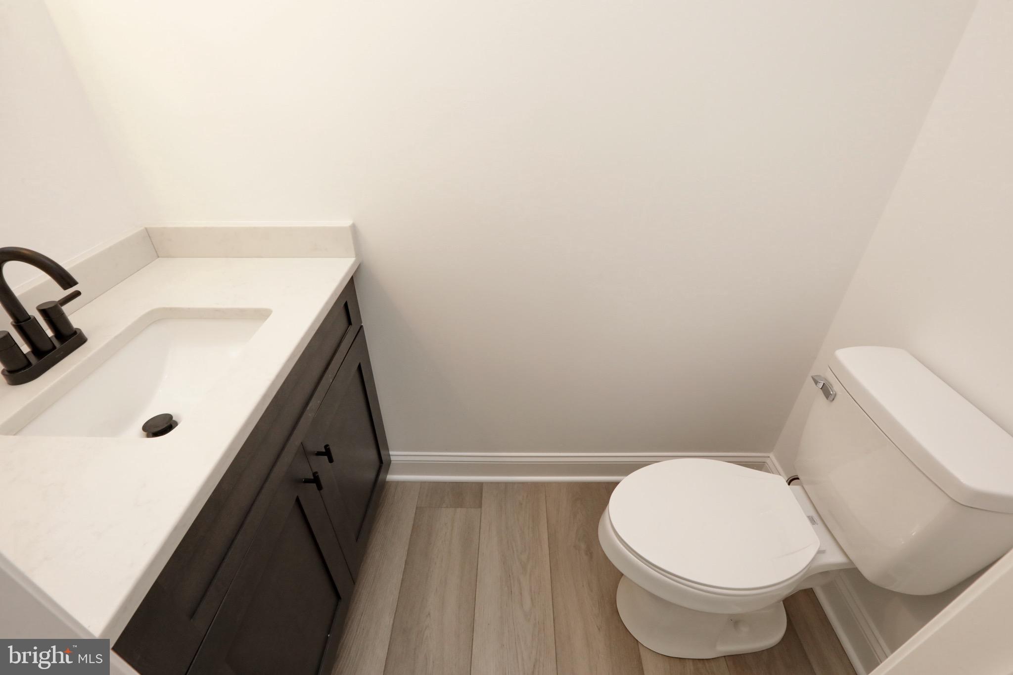 ROLLING HILLS - Residential