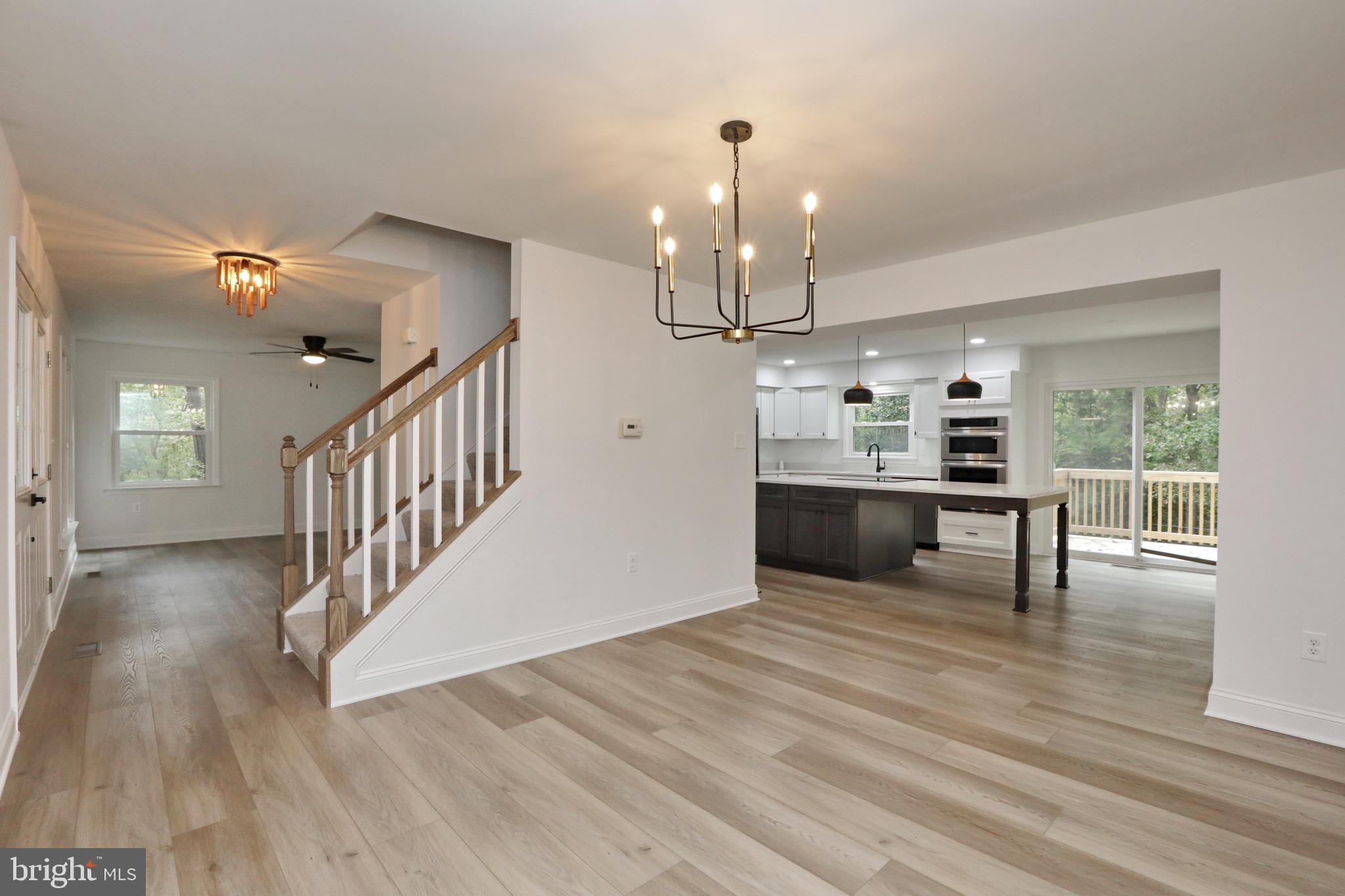 ROLLING HILLS - Residential