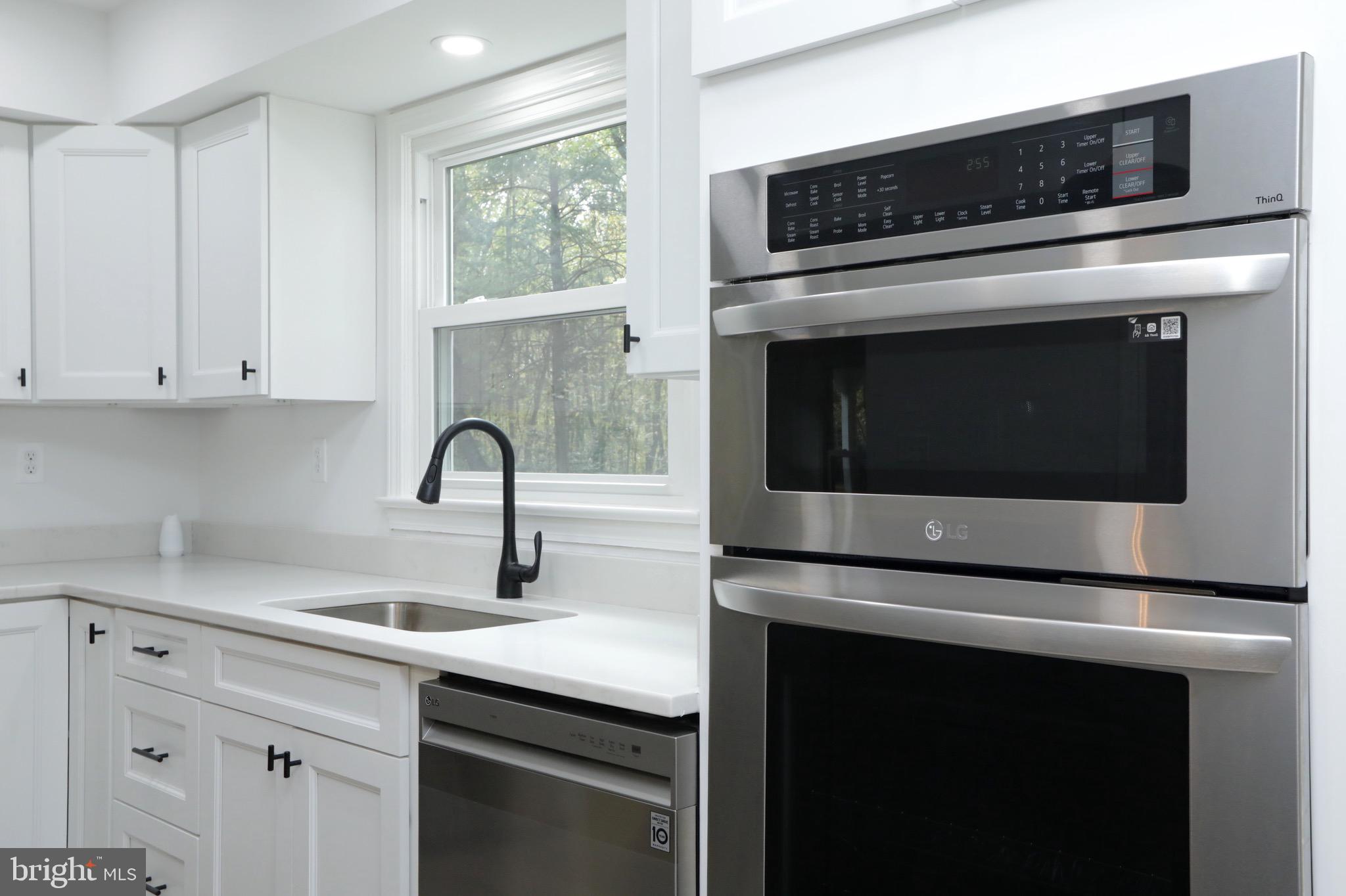 ROLLING HILLS - Residential