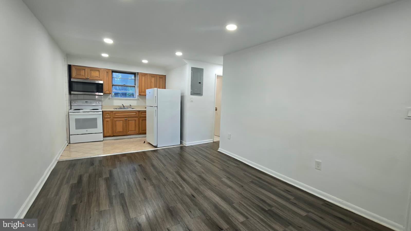 FELTONVILLE - Commercial Sale