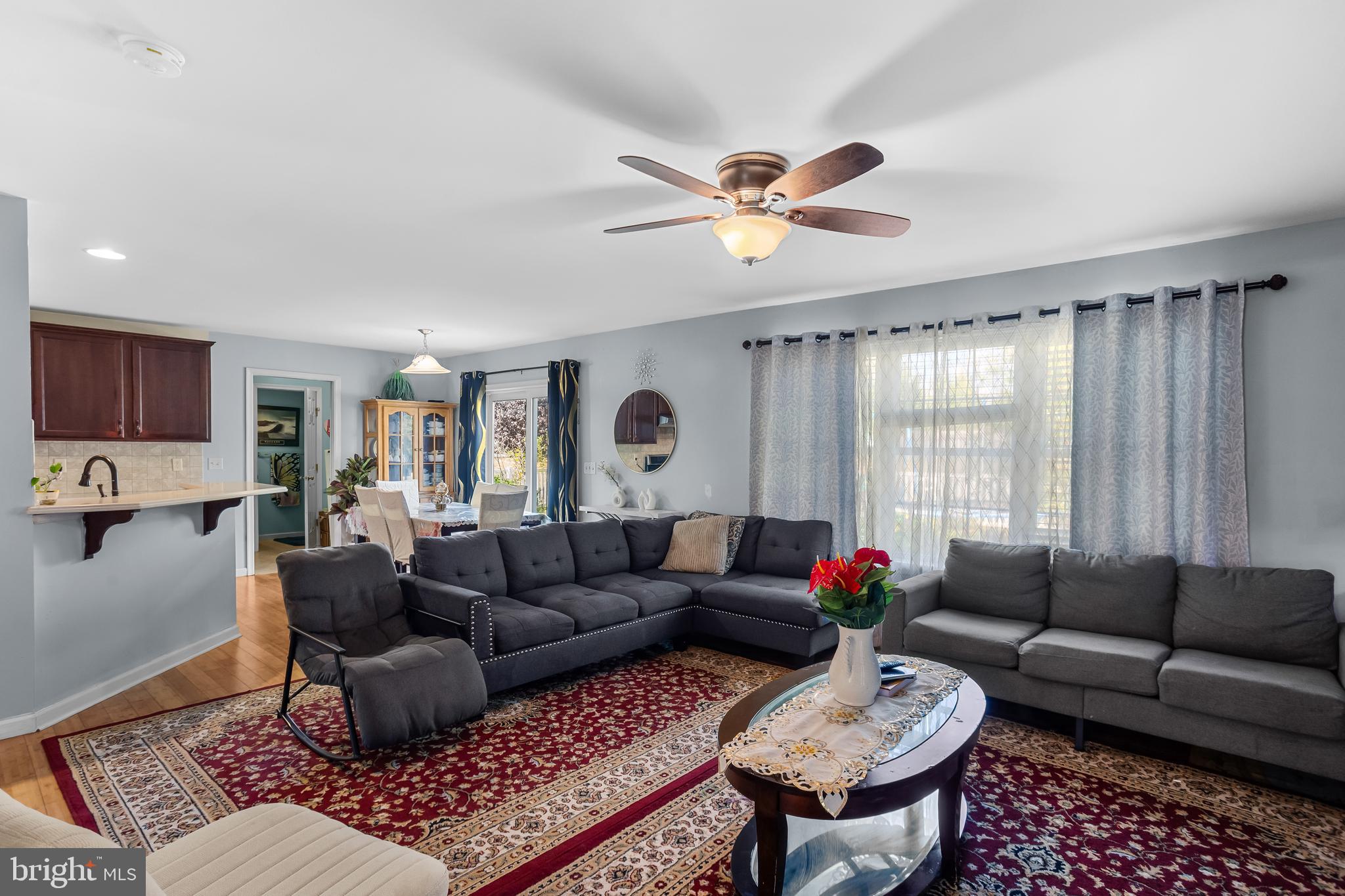 7 FINCH DR