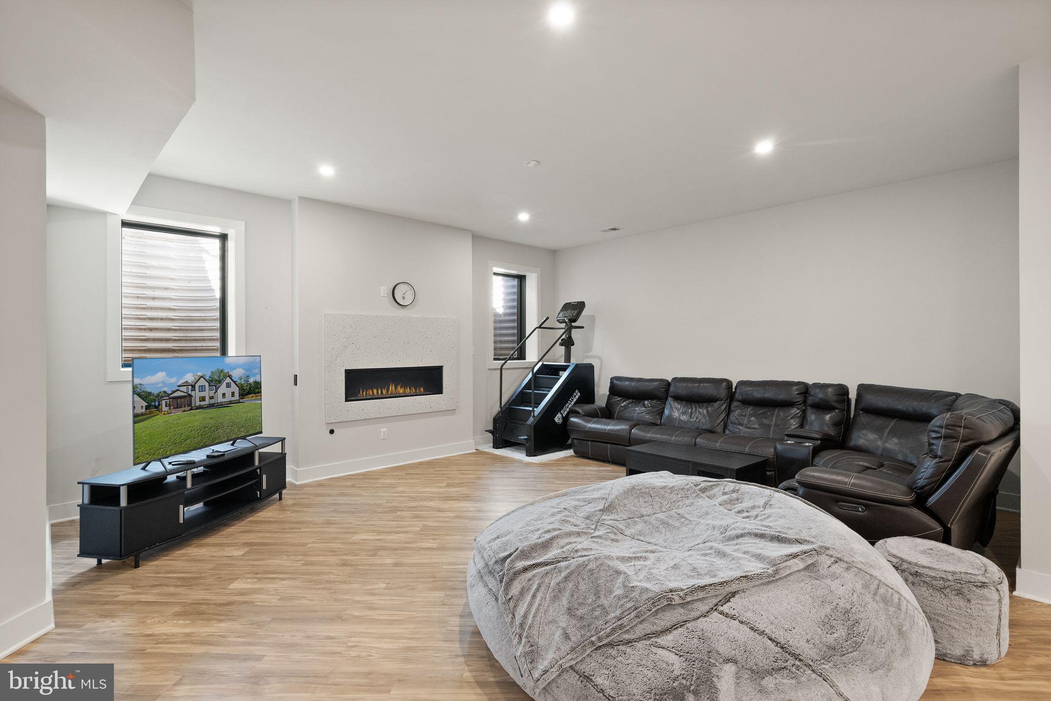 CENTREVILLE FARMS - Residential