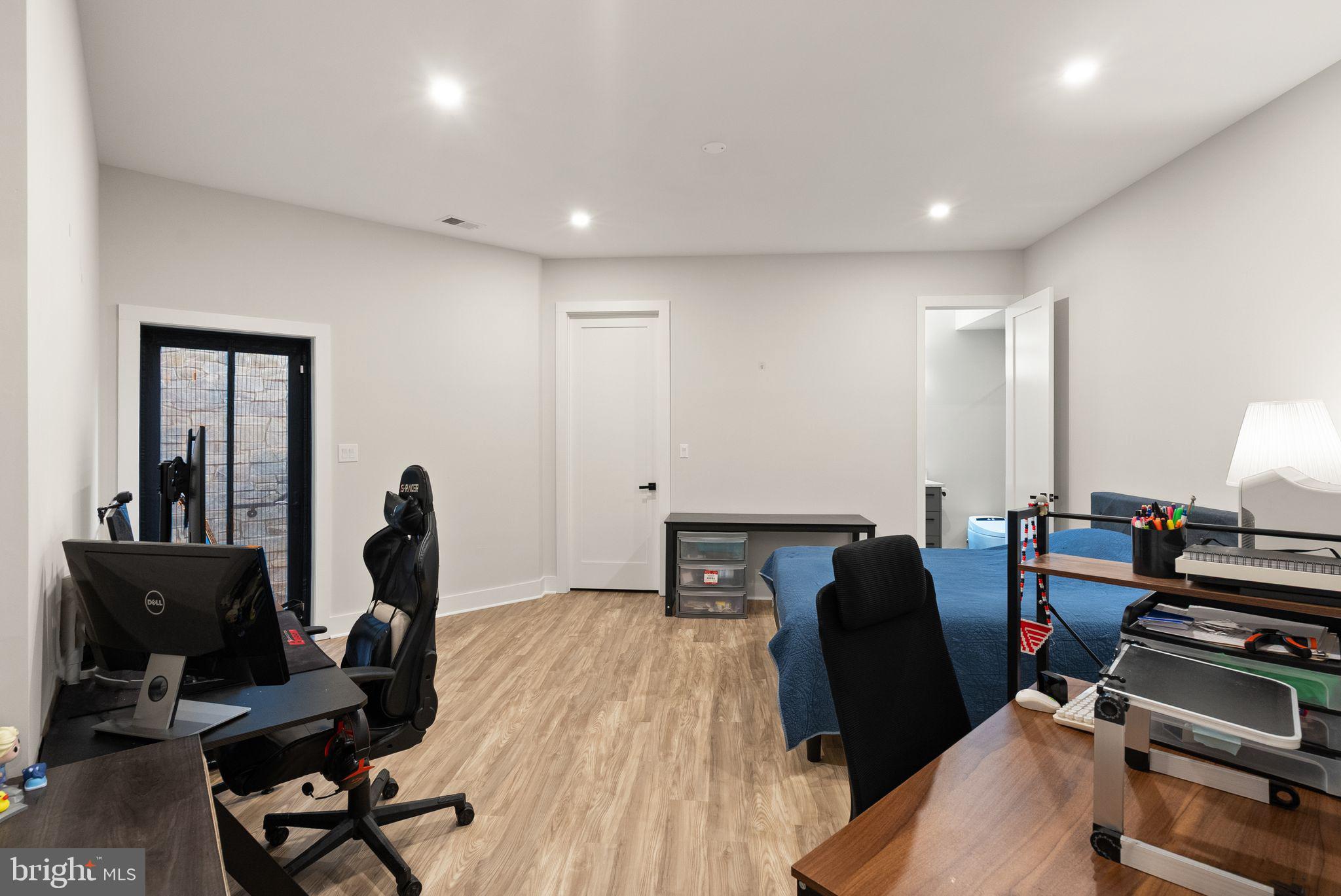 CENTREVILLE FARMS - Residential