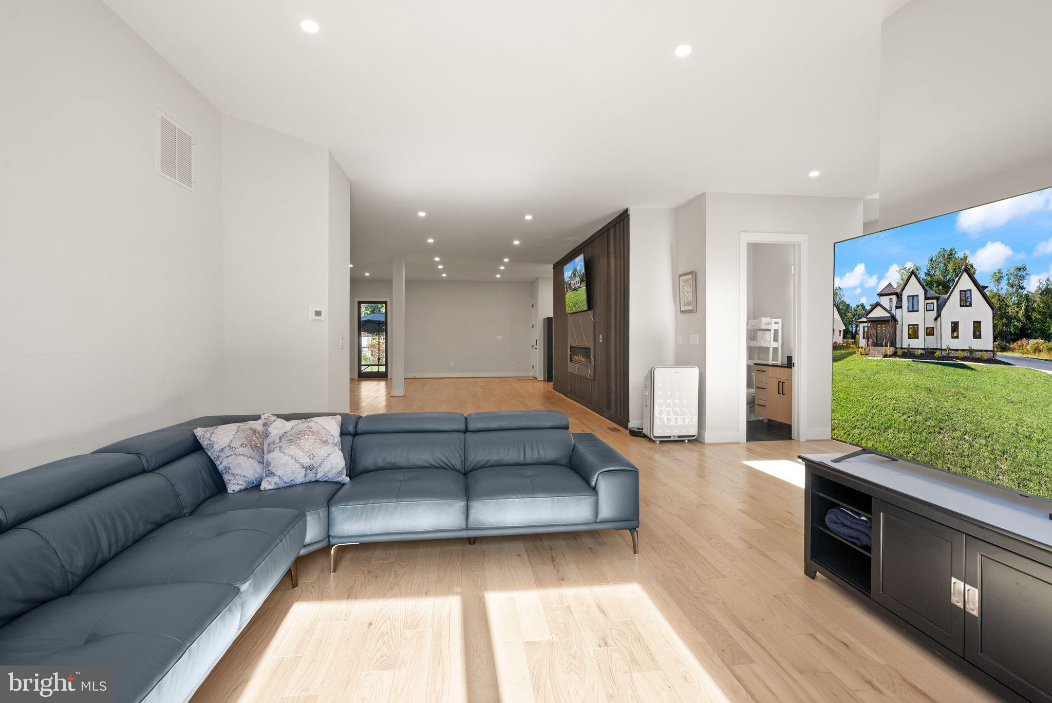 CENTREVILLE FARMS - Residential