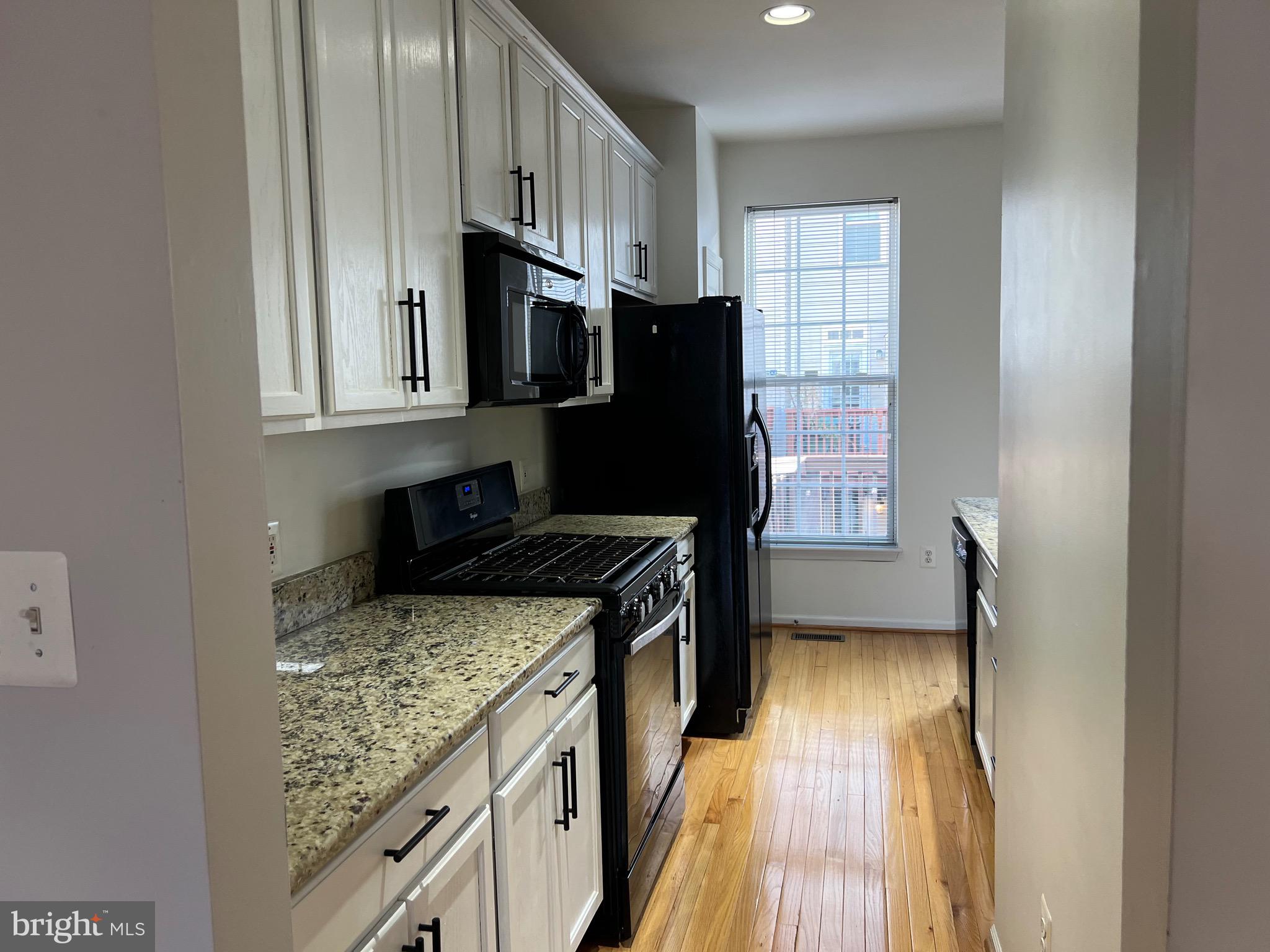 KINGSTOWNE - Residential Lease