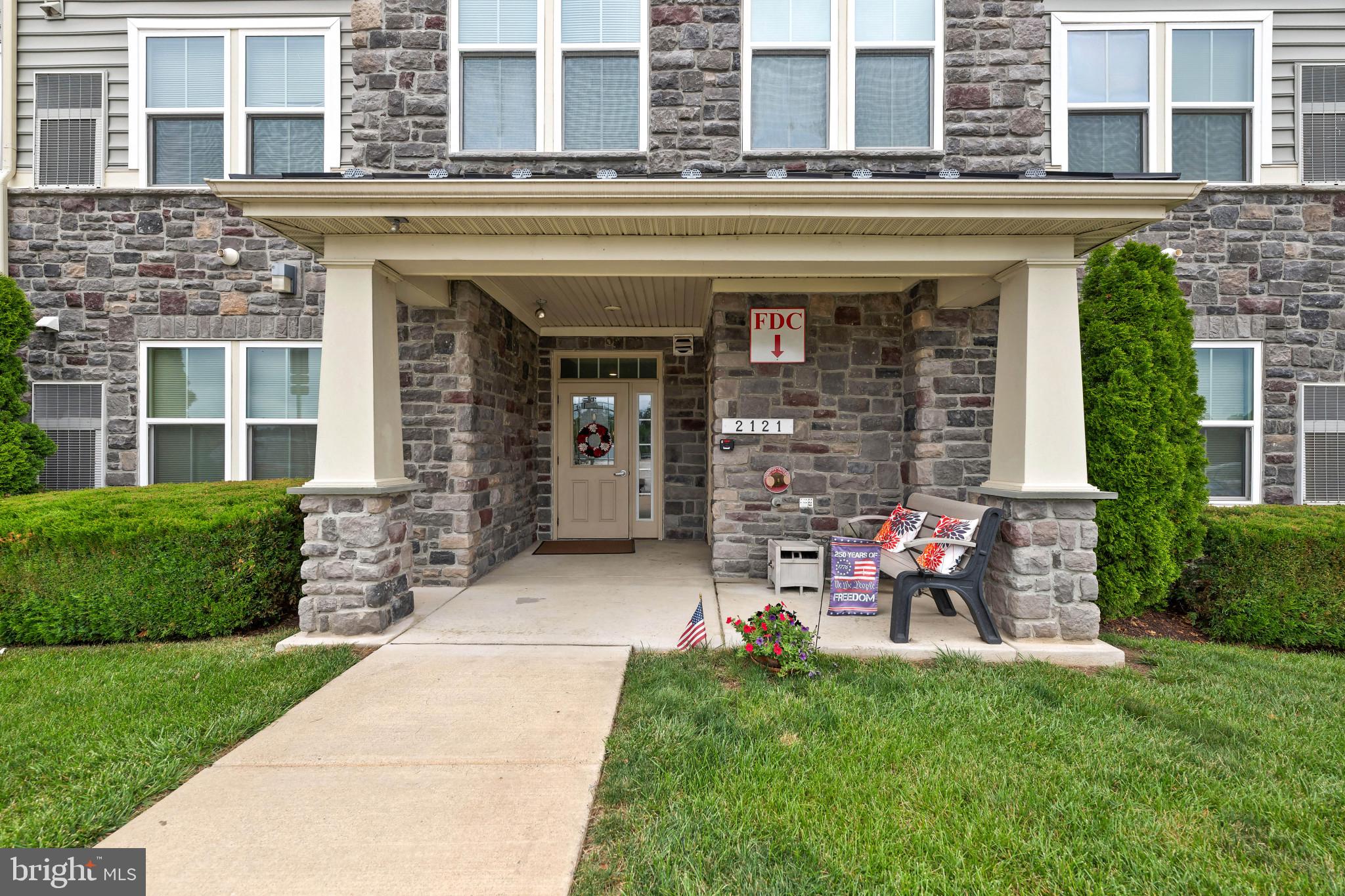 2121 JOHN STUART ROAD E