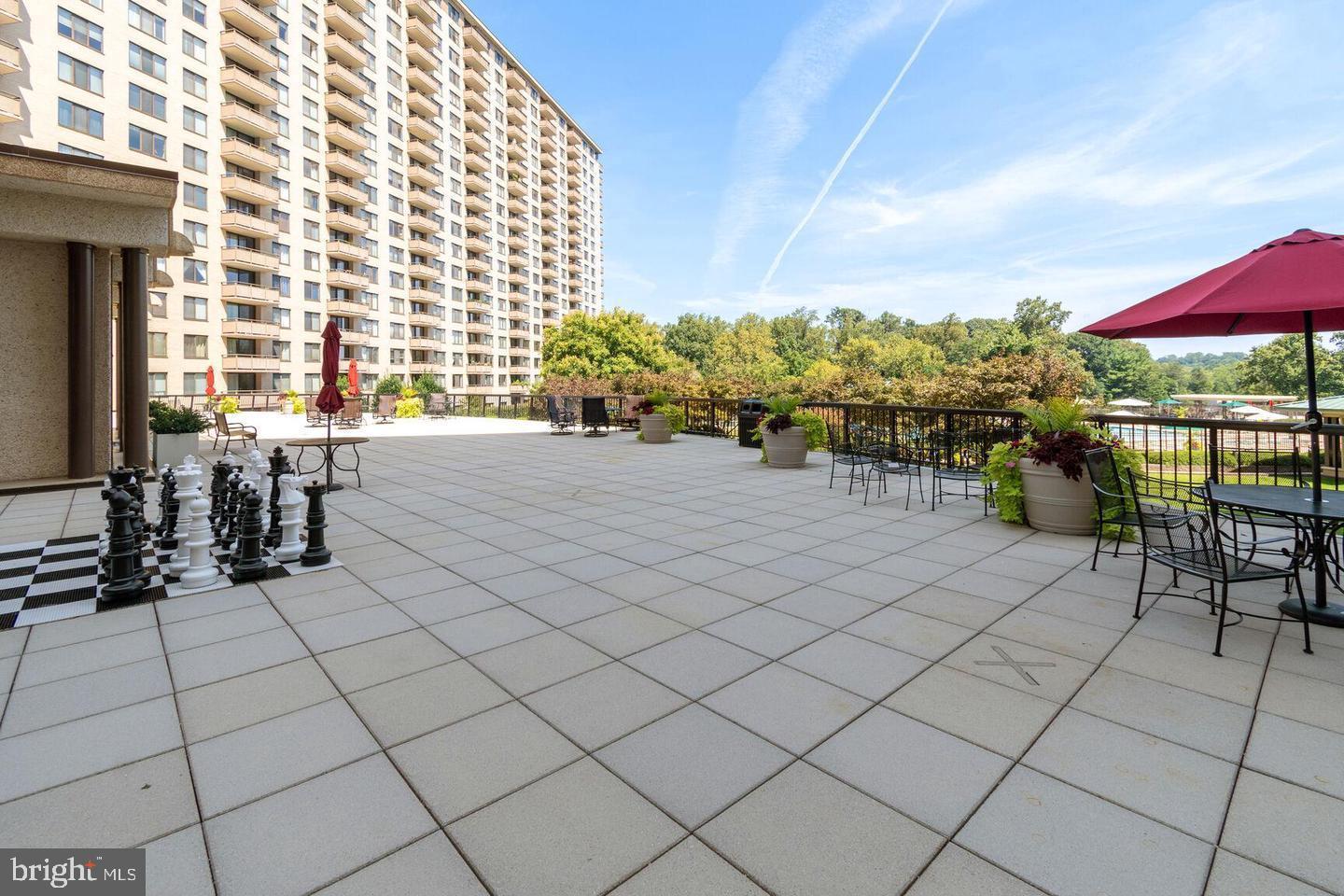 PROMENADE TOWERS - Residential