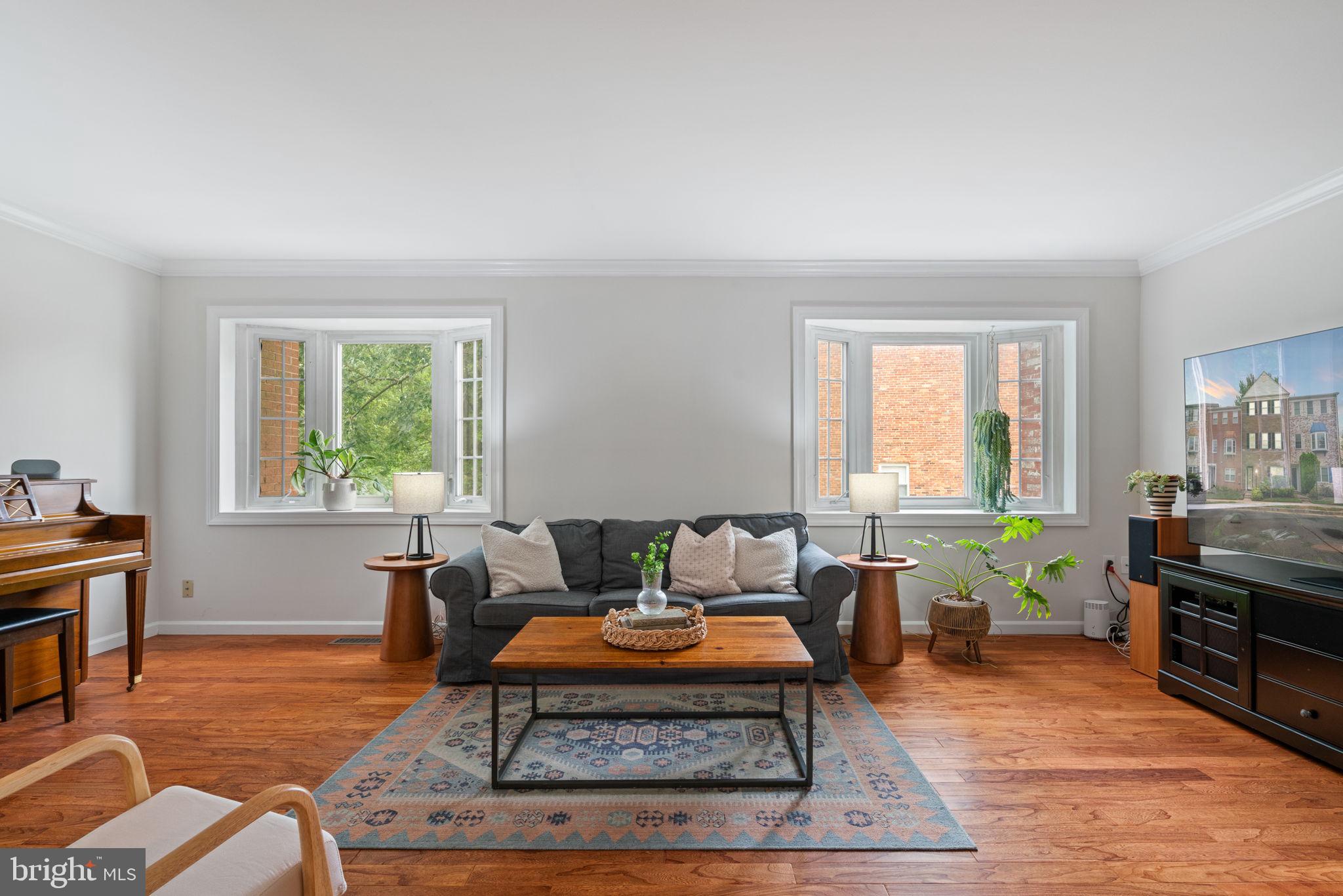 8133 LARKIN LANE