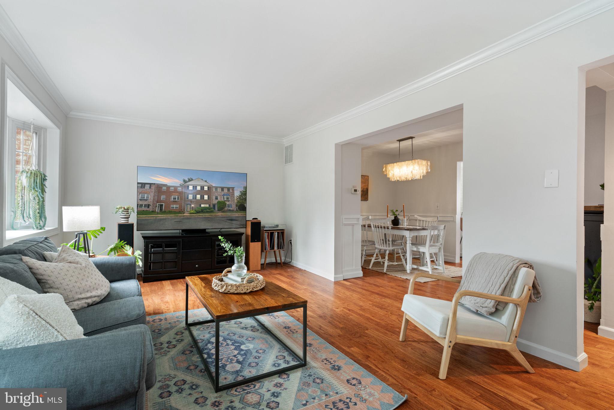 8133 LARKIN LANE