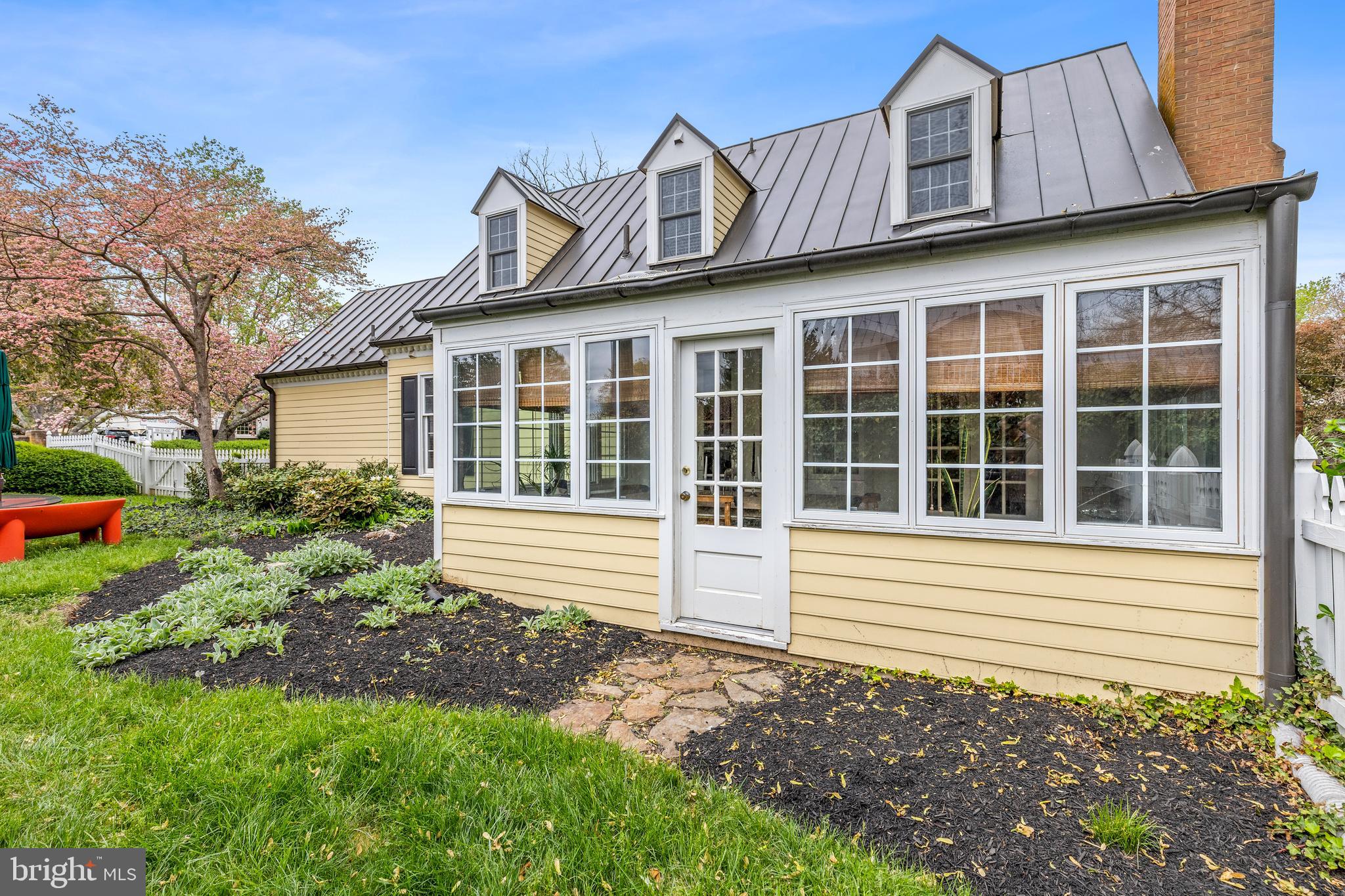 VILLAGE HAMLET - Residential