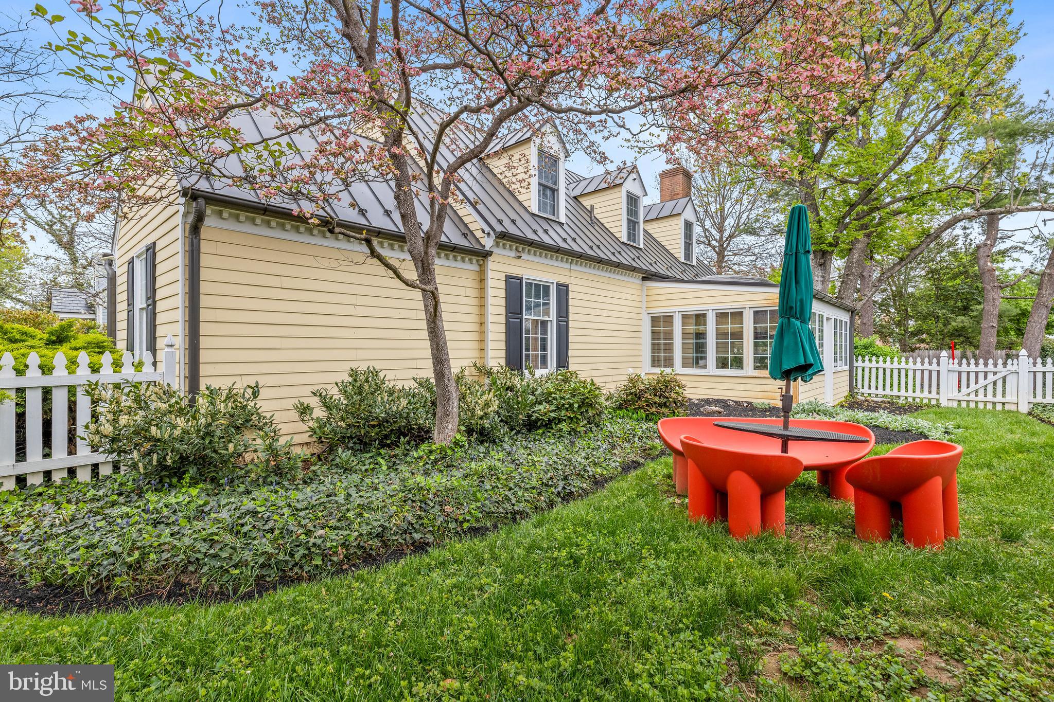 VILLAGE HAMLET - Residential