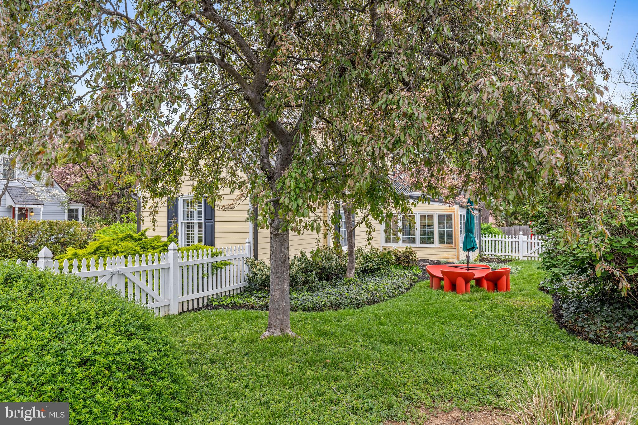 VILLAGE HAMLET - Residential