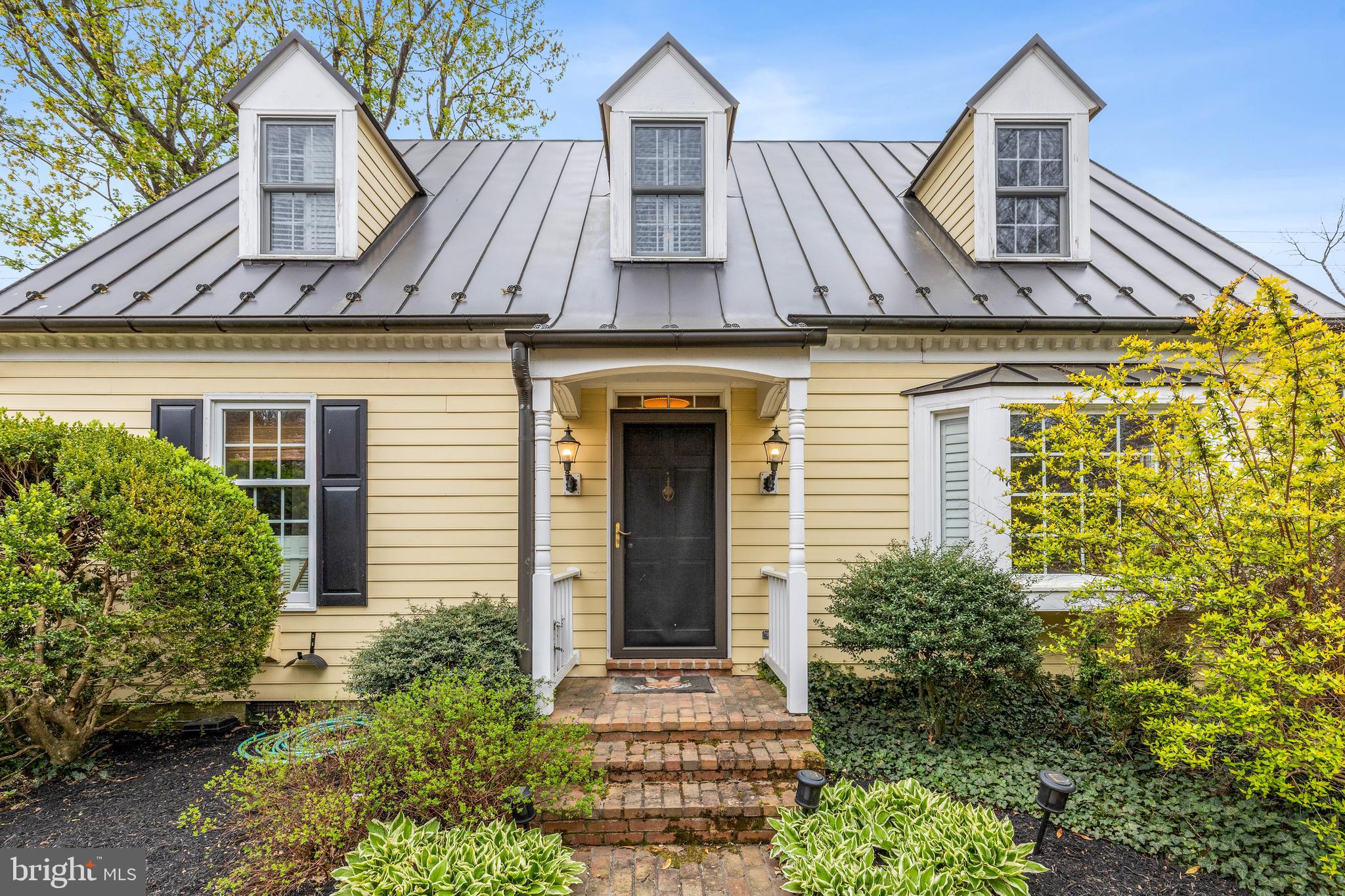 VILLAGE HAMLET - Residential