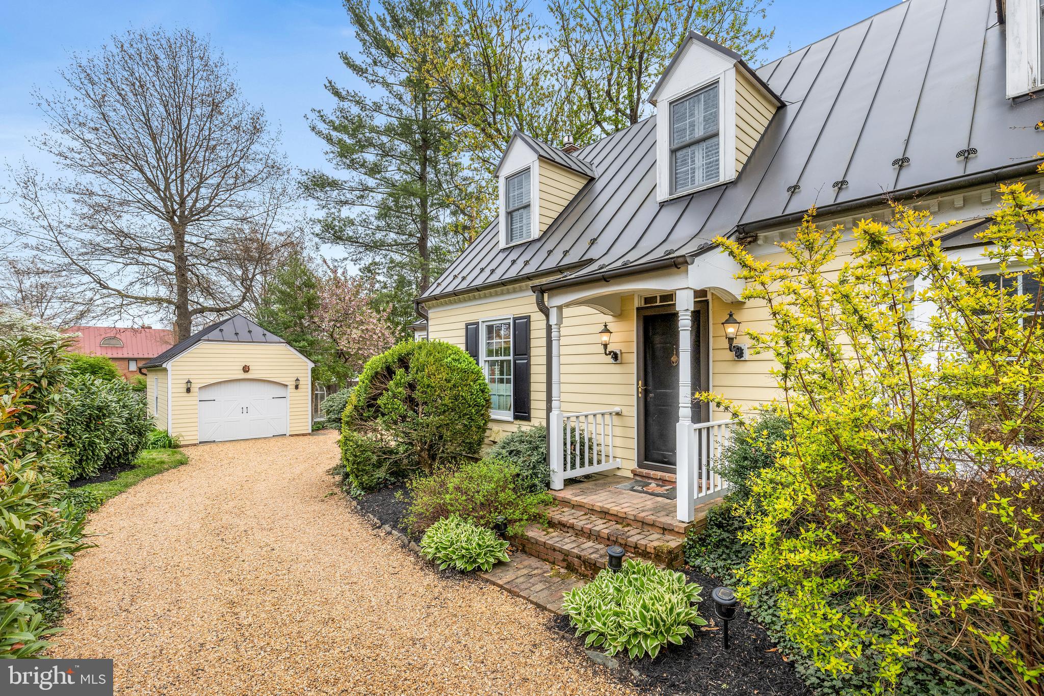 VILLAGE HAMLET - Residential