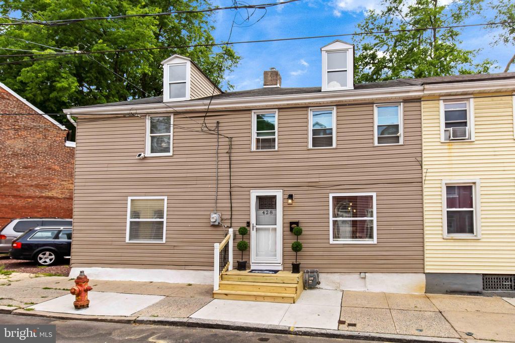Photo of 428 E STRAWBERRY ST, LANCASTER, PA 17602 (MLS # PALA2034782)