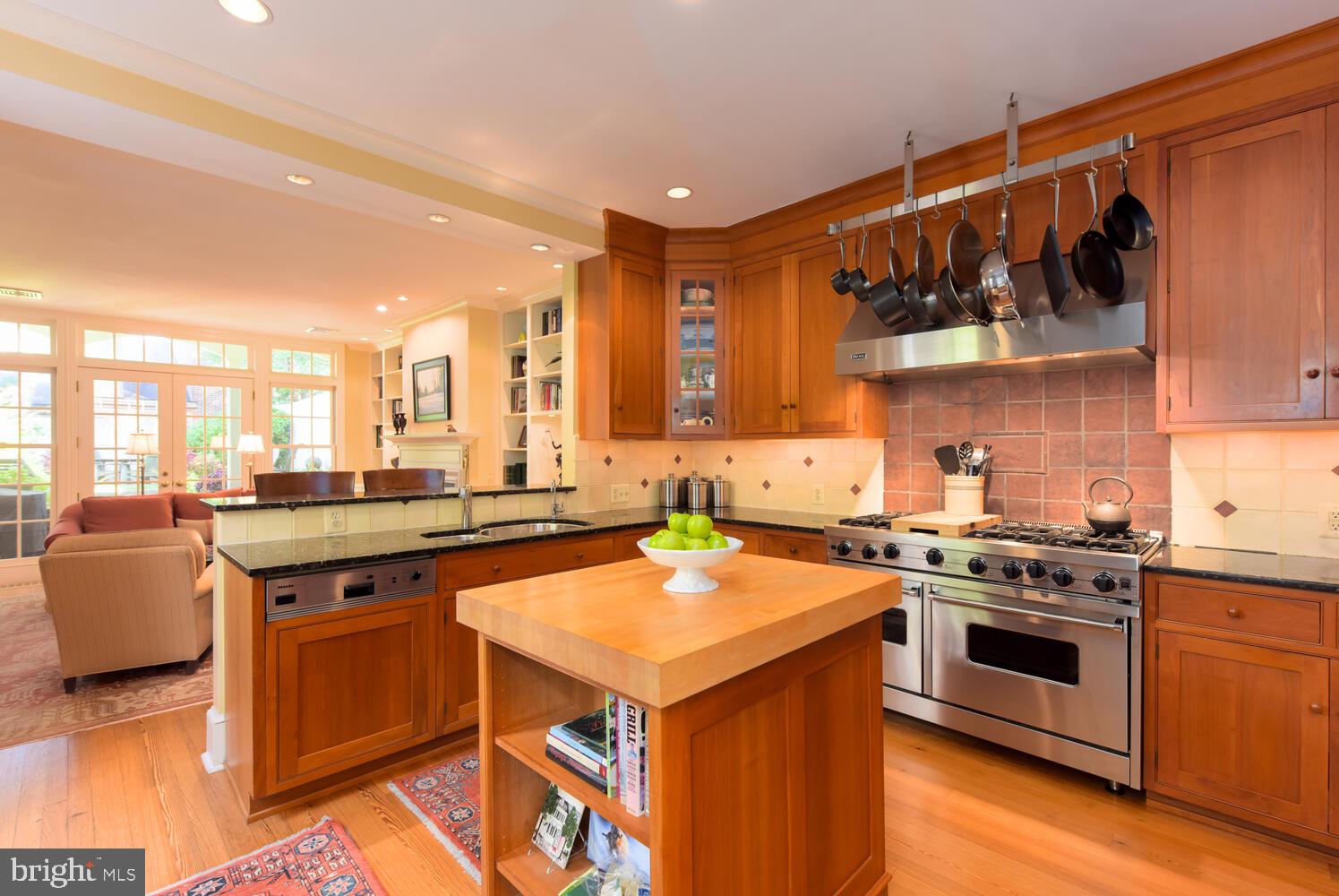 OLD TOWN ALEXANDRIA - Residential