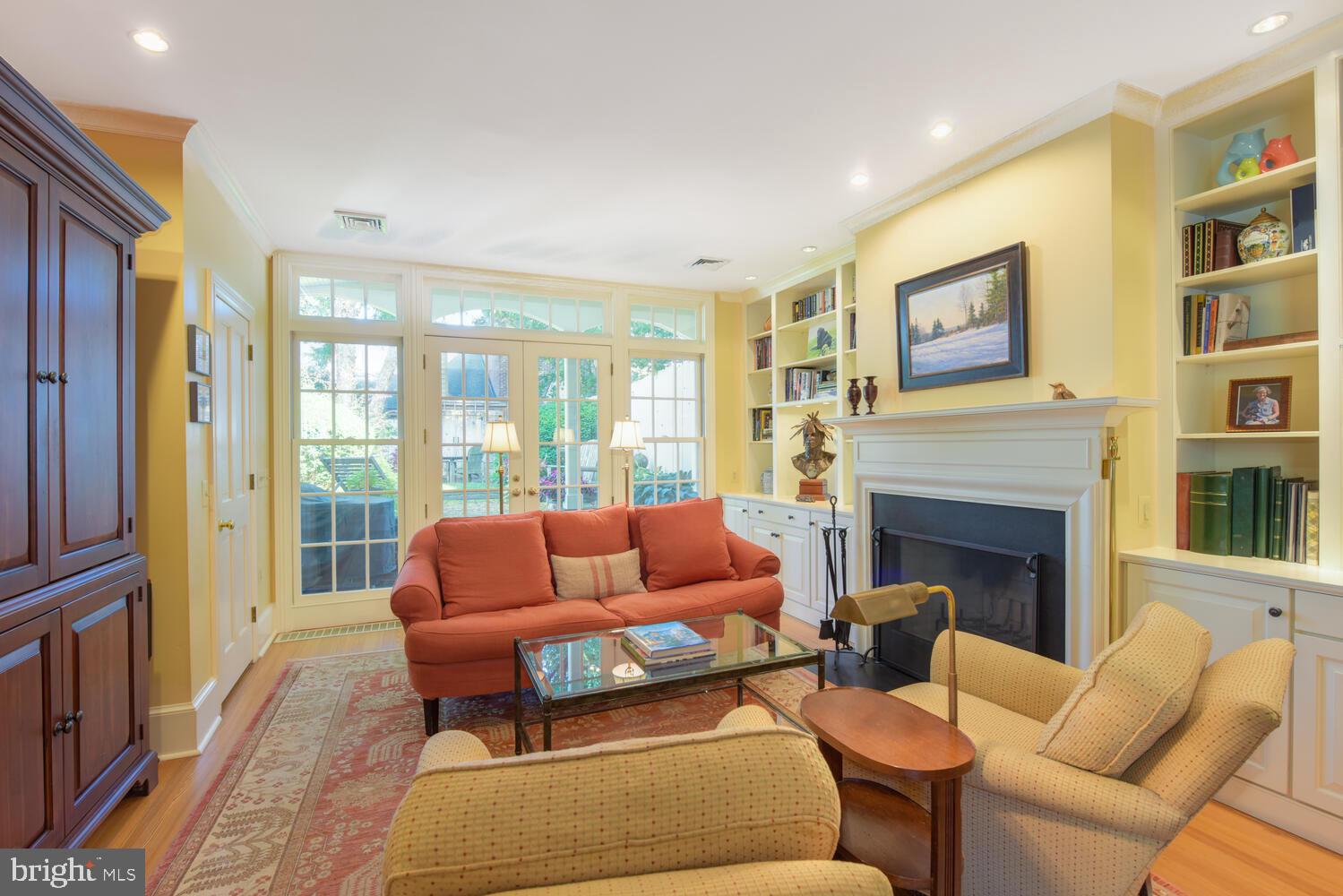 OLD TOWN ALEXANDRIA - Residential