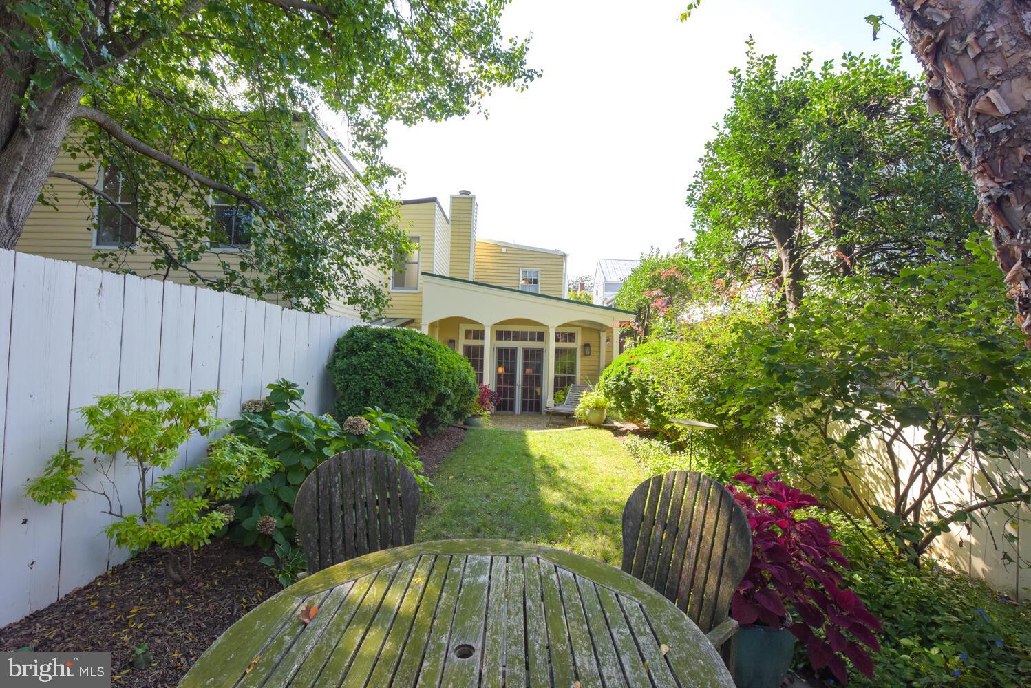 OLD TOWN ALEXANDRIA - Residential