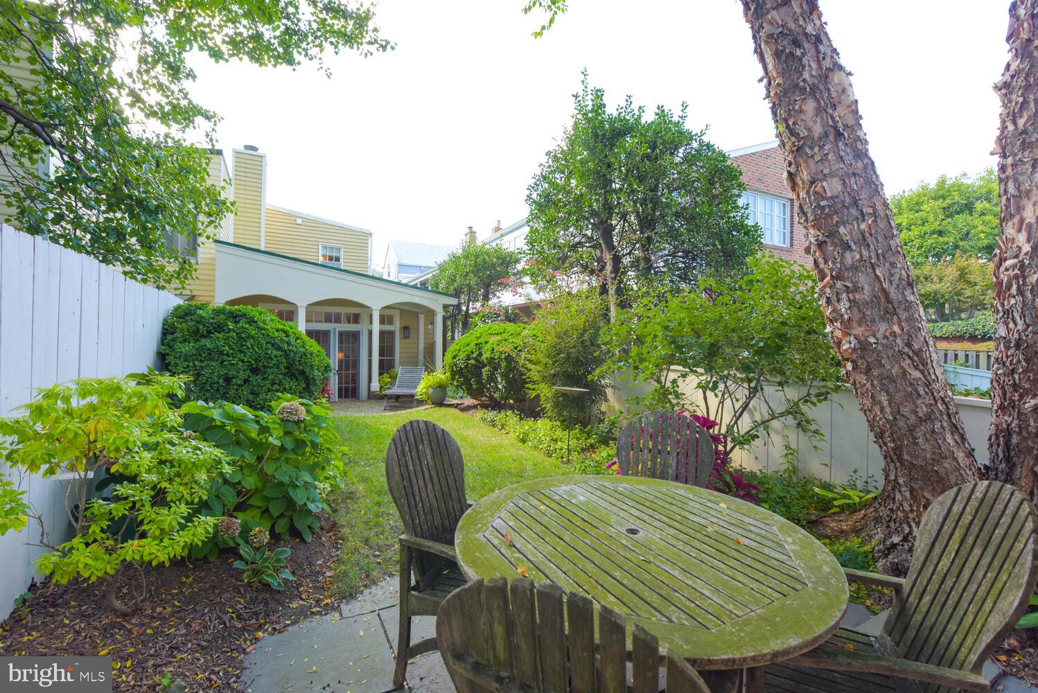 OLD TOWN ALEXANDRIA - Residential